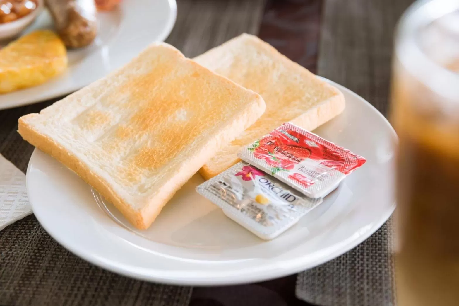 Restaurant/places to eat in THE BEACH CHA AM Suites