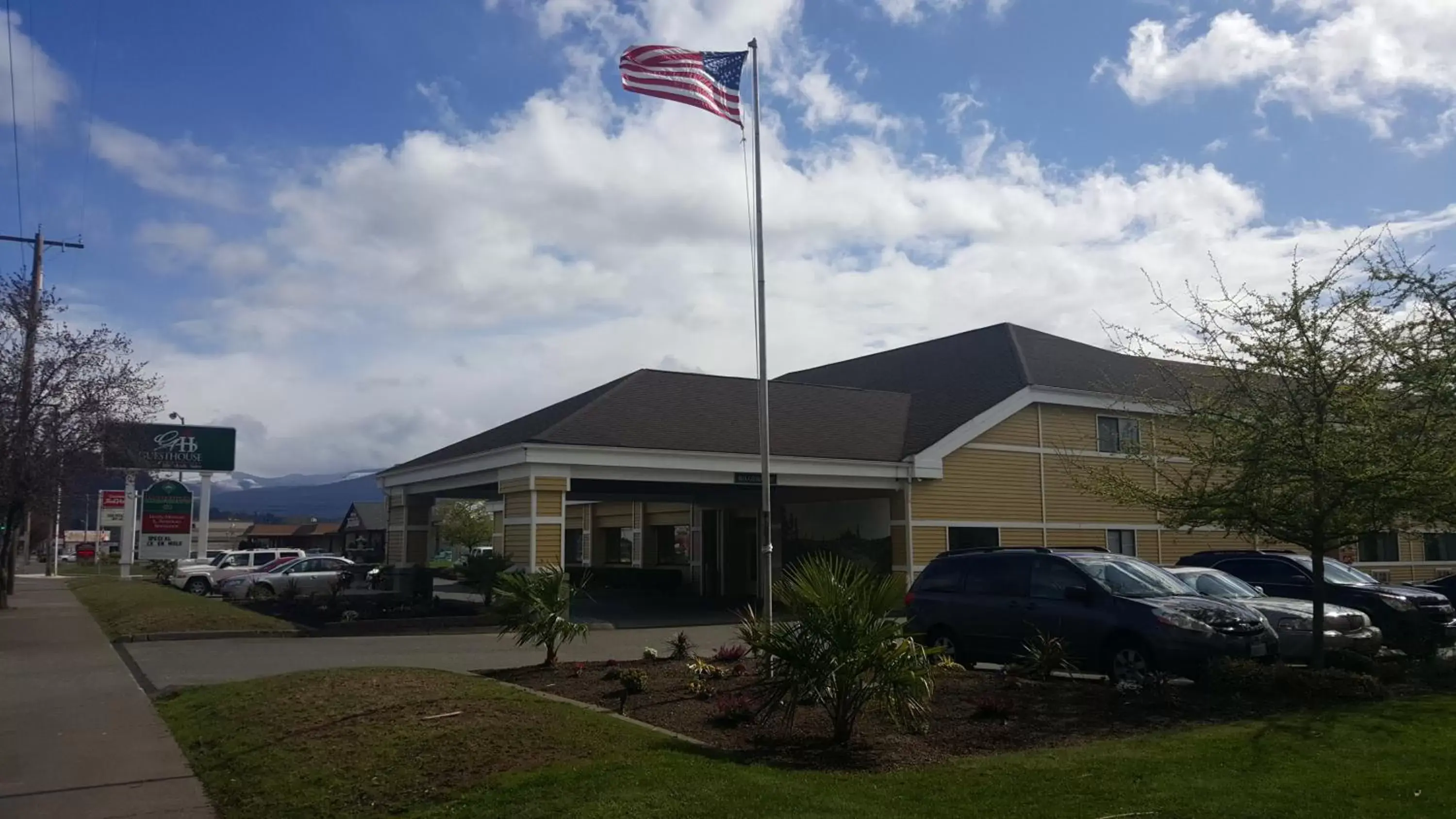 Property building in GuestHouse Inn Enumclaw Property building in GuestHouse Inn Enumclaw