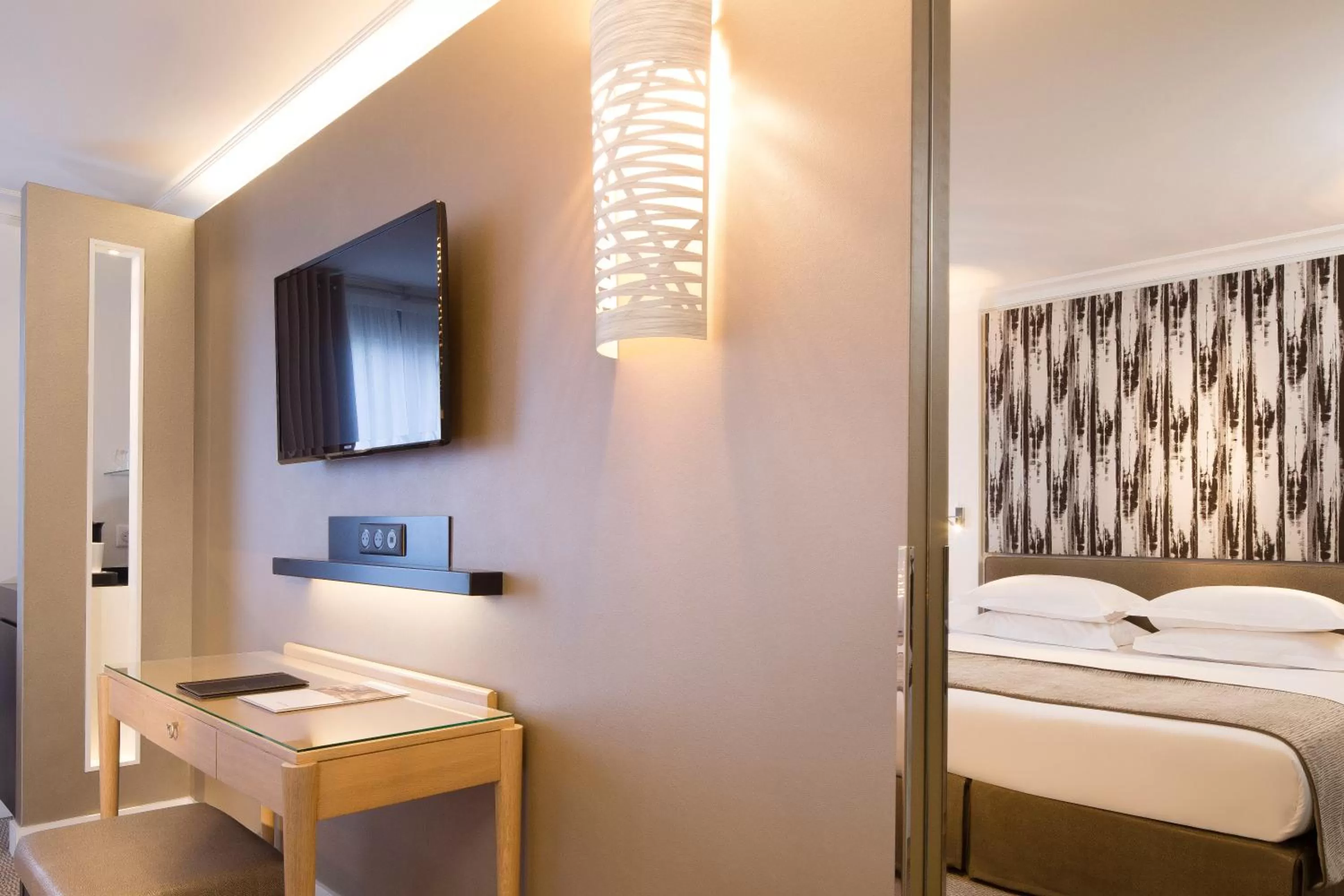 TV and multimedia, Bed in Garden-Elysée