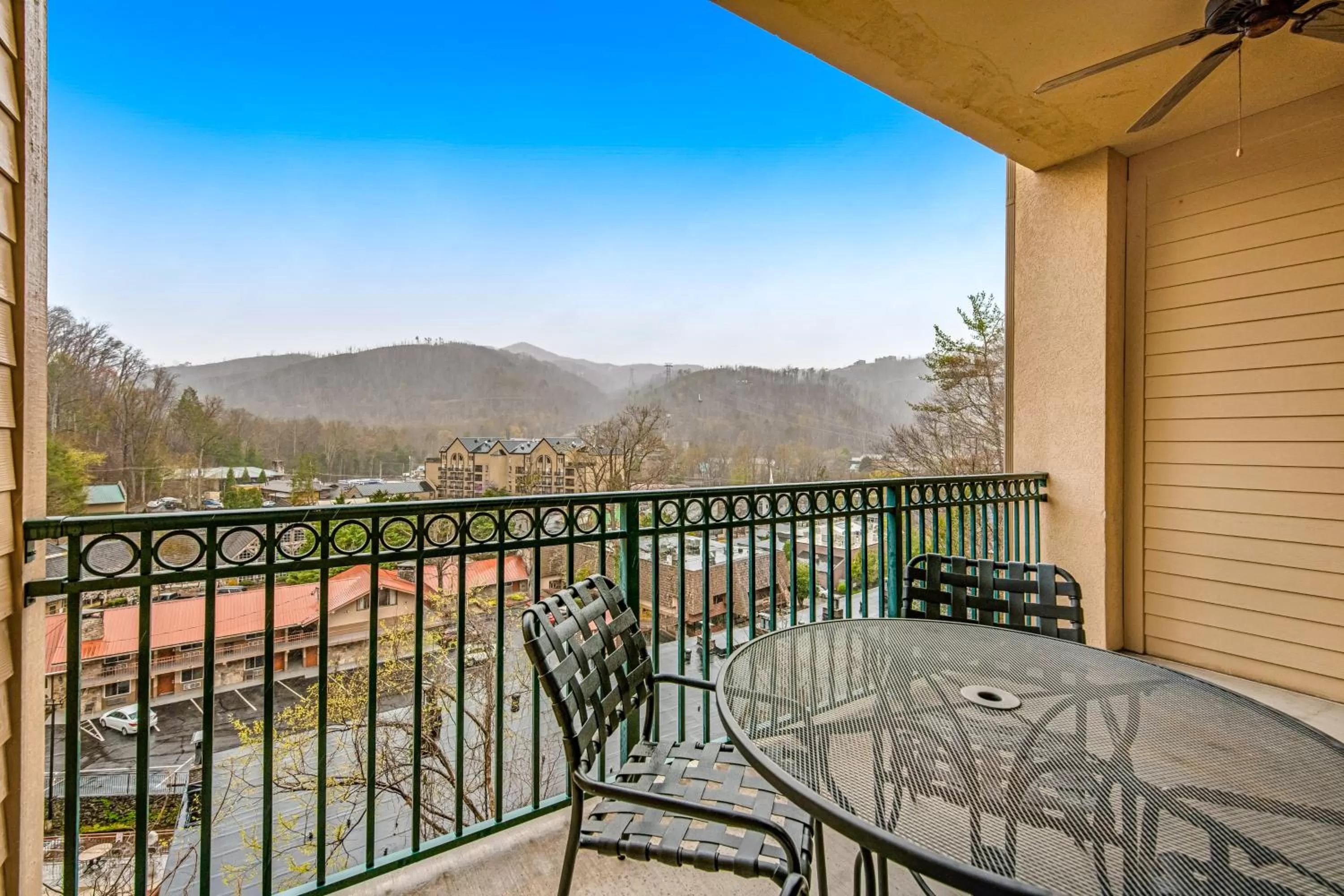 Balcony/Terrace in Summit Manor Condos Unit B3052