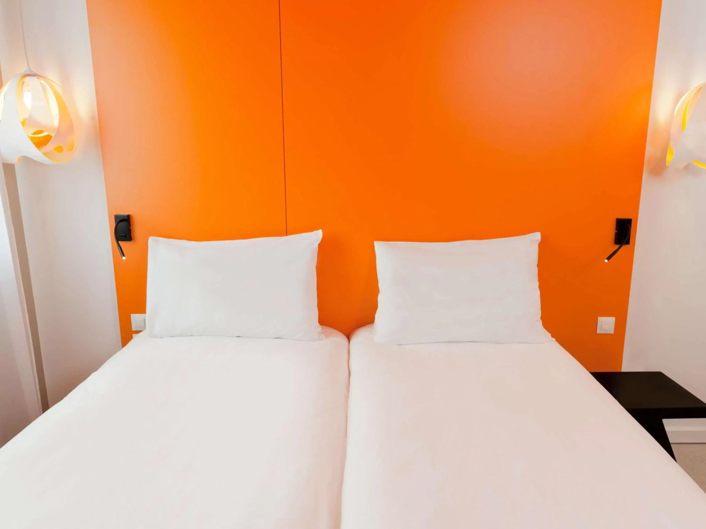 Bedroom, Bed in ibis Styles Nimes Gare Centre