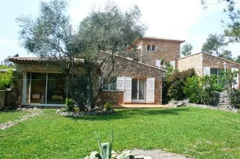 Property Building in Bastide de l'Ovalie