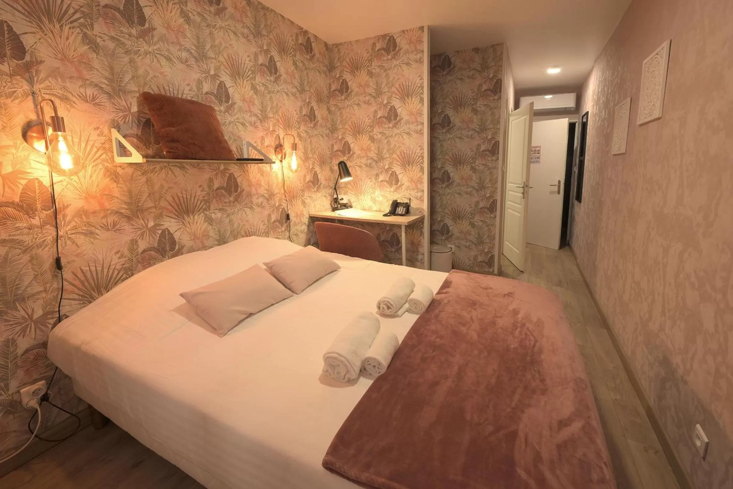 Bed in Hotel De La Croisée