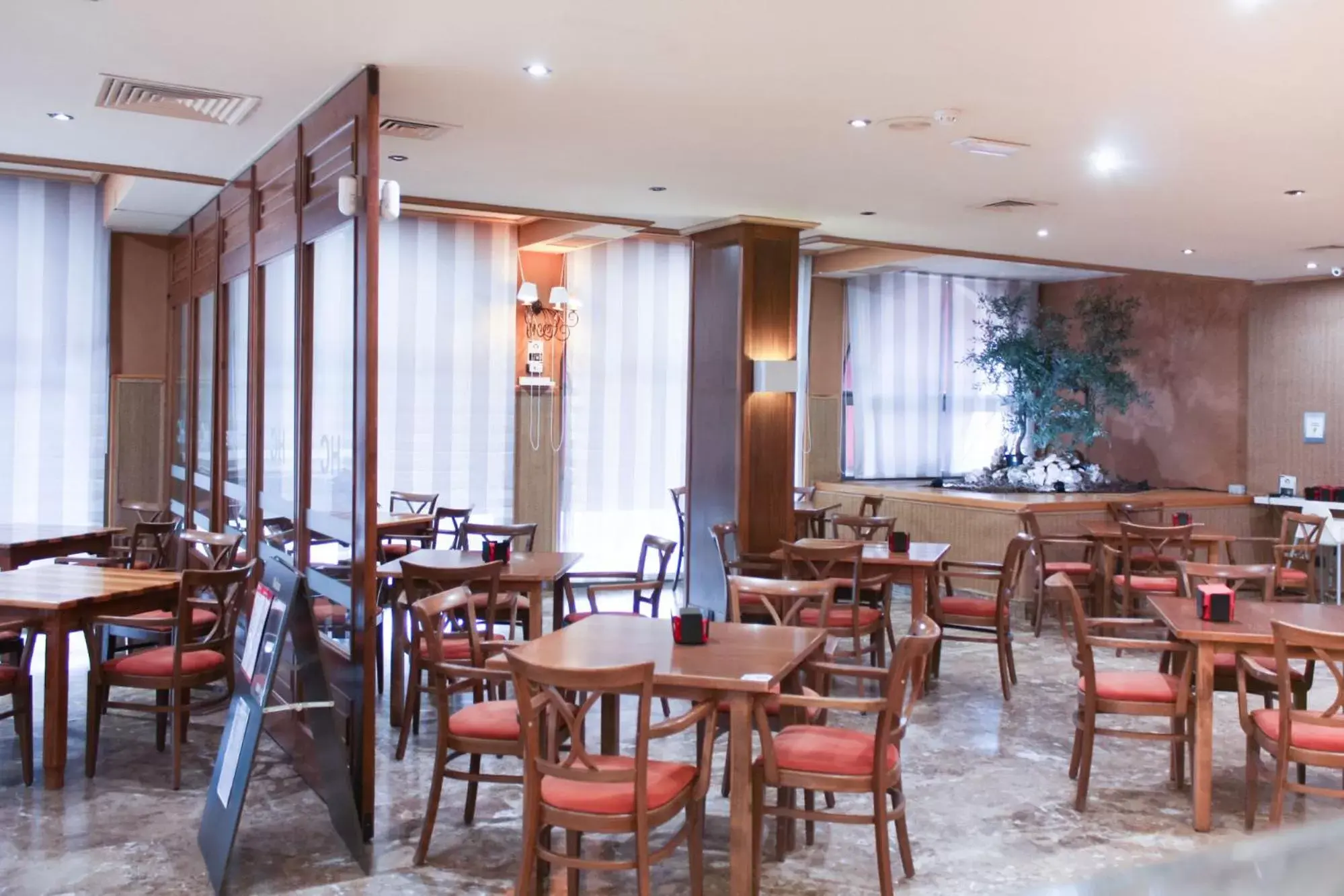 Lounge or bar, Restaurant/Places to Eat in Hospedium Hotel Castilla