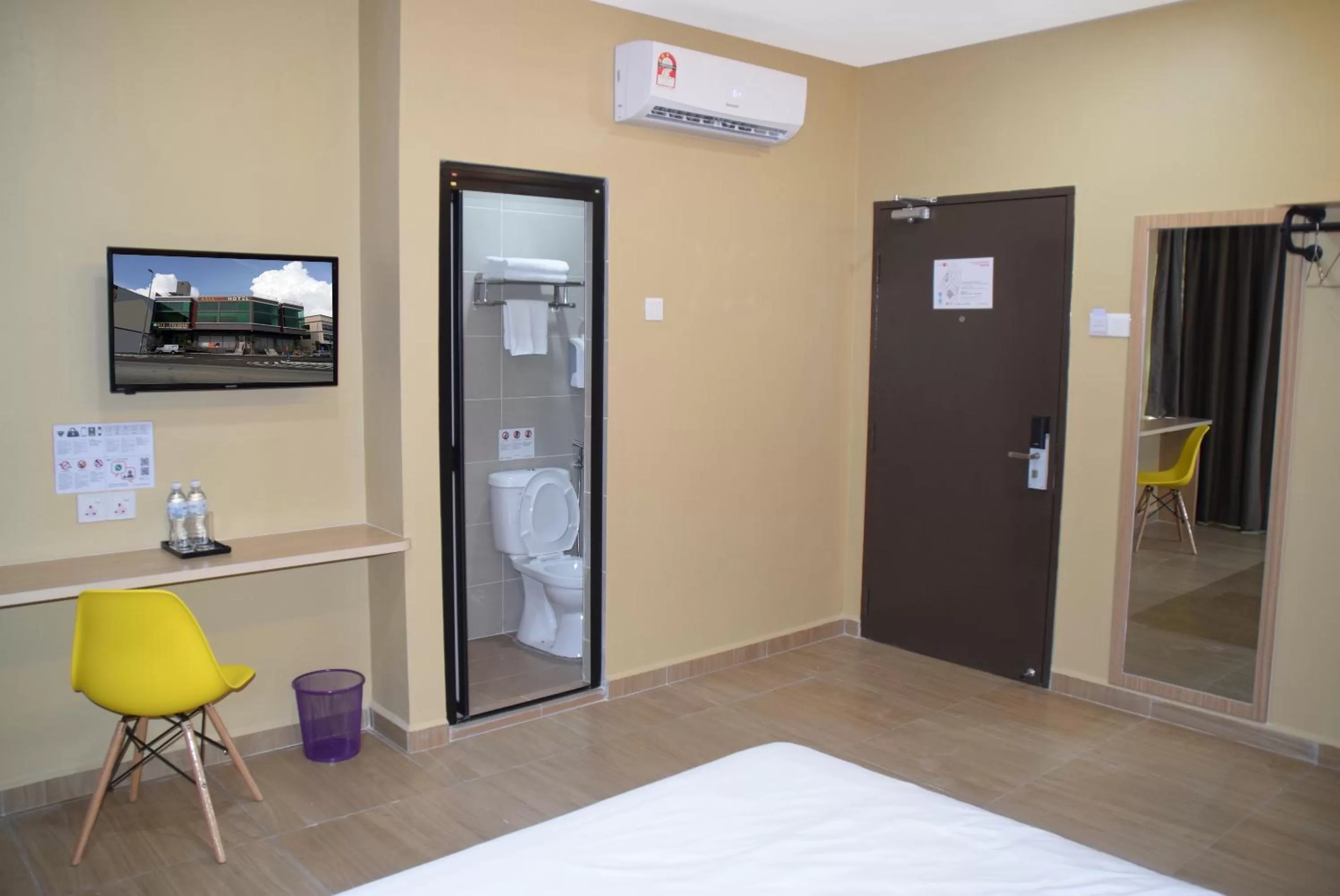 Photo of the whole room, Bed in Asiago Hotel