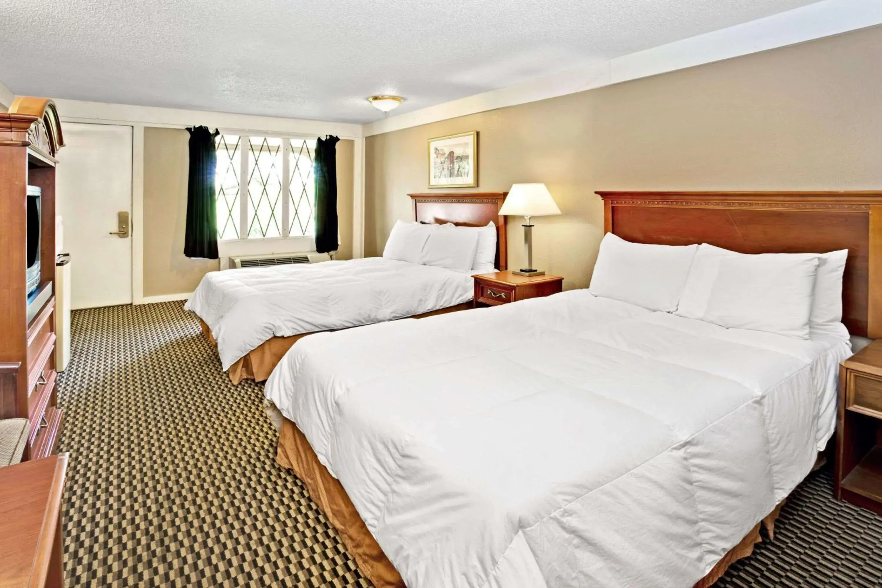 Photo of the whole room, Bed in Knights Inn Indianapolis