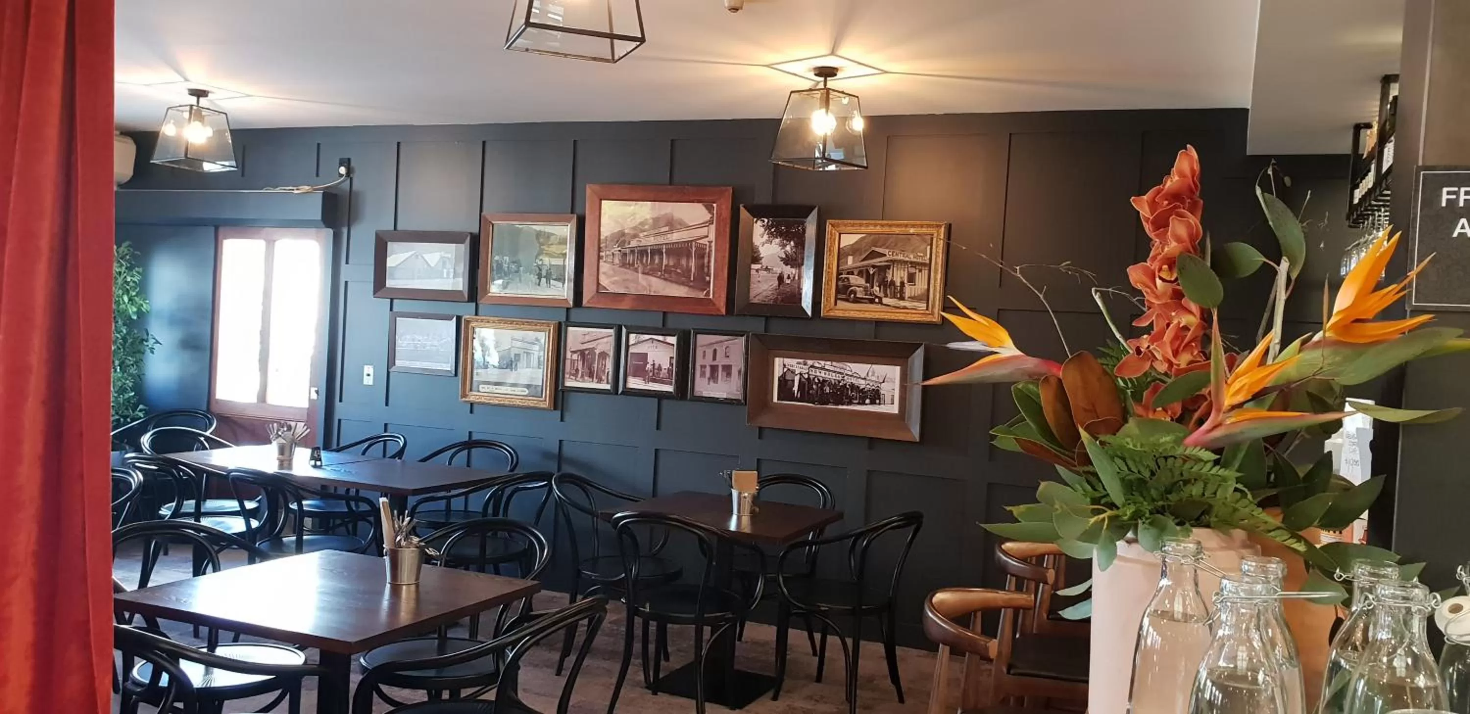 Restaurant/places to eat in New Orleans Hotel