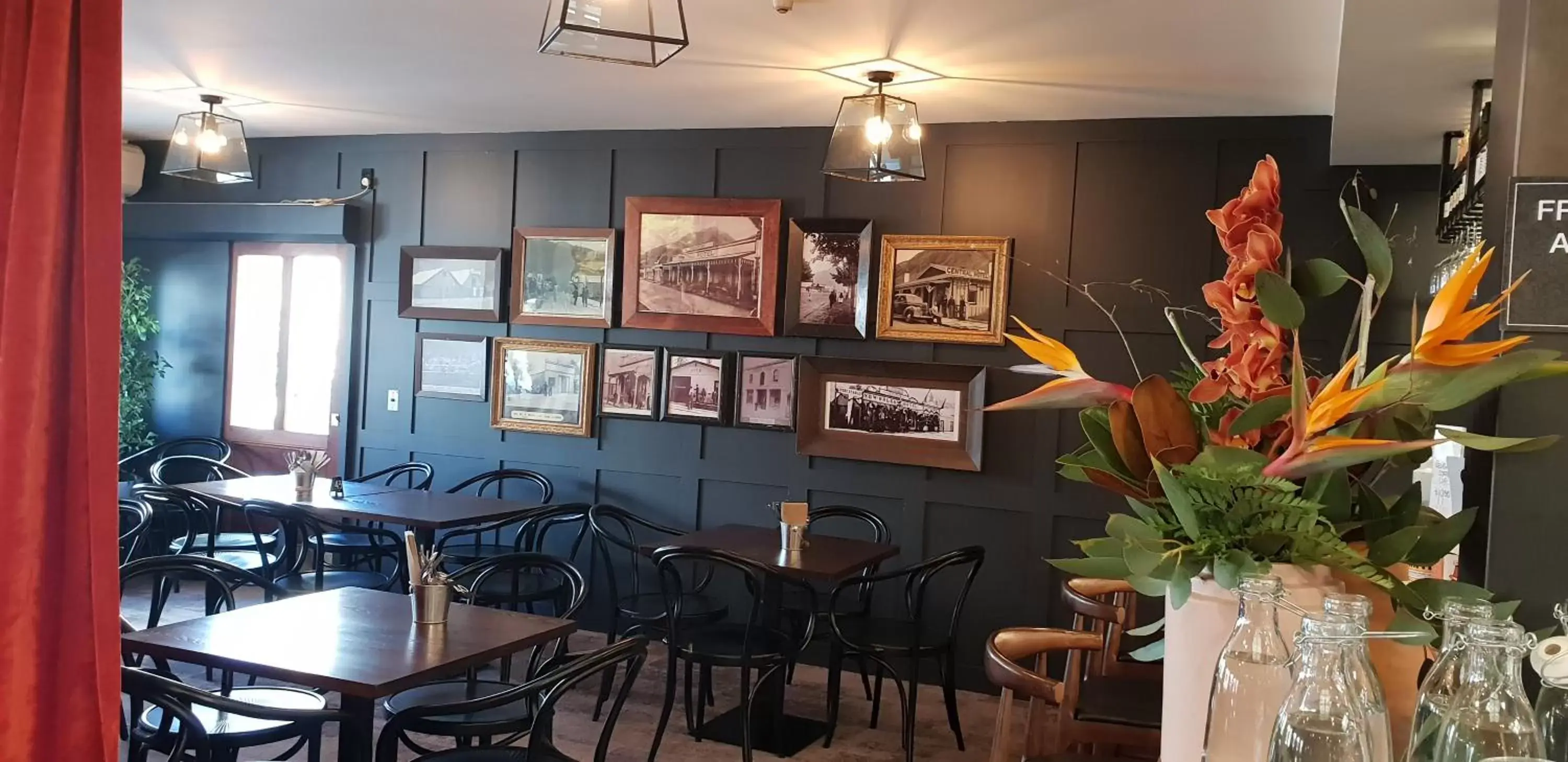 Restaurant/places to eat in New Orleans Hotel Restaurant/places to eat in New Orleans Hotel