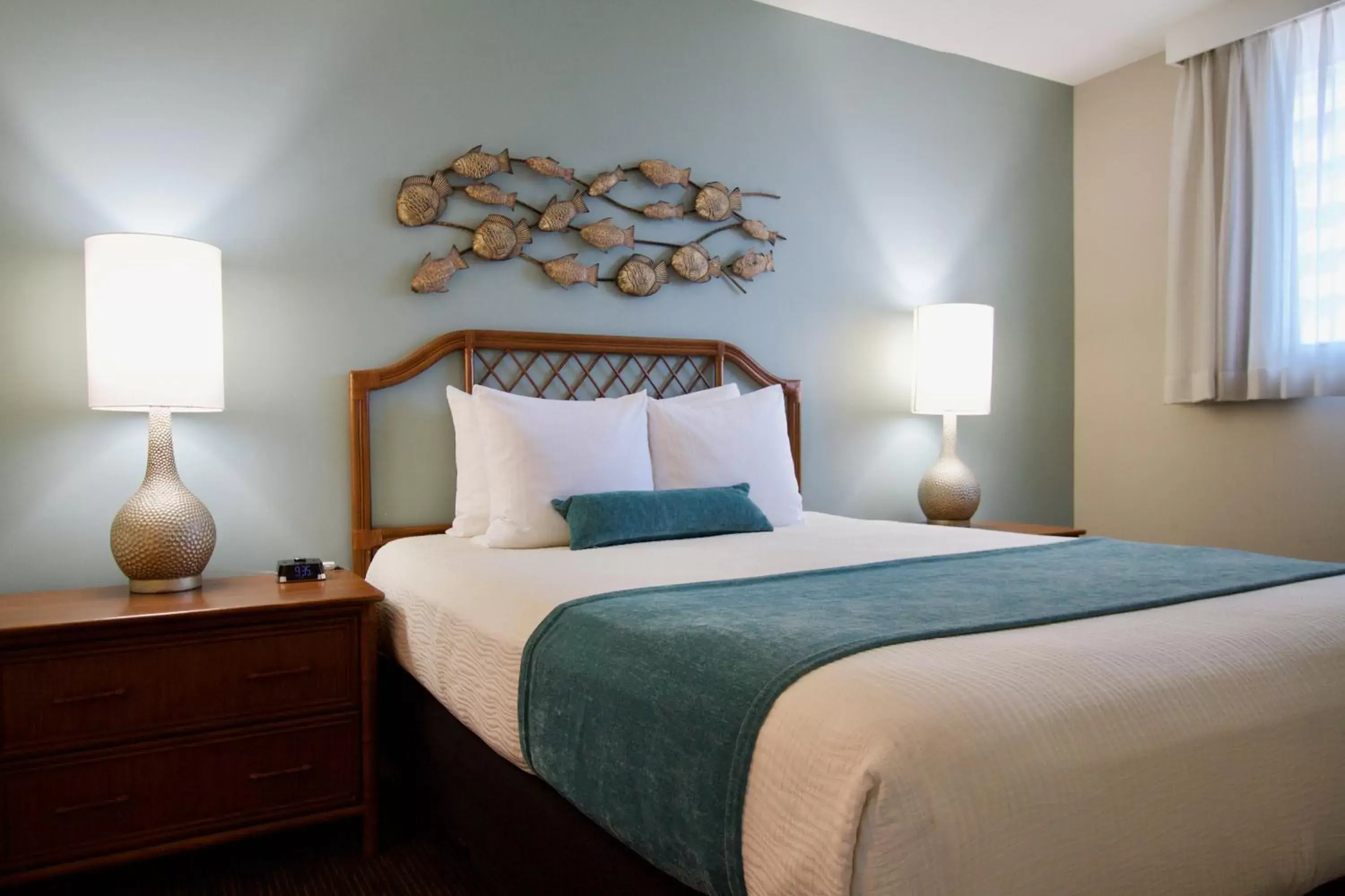 Bedroom, Bed in Royal Kuhio Resort