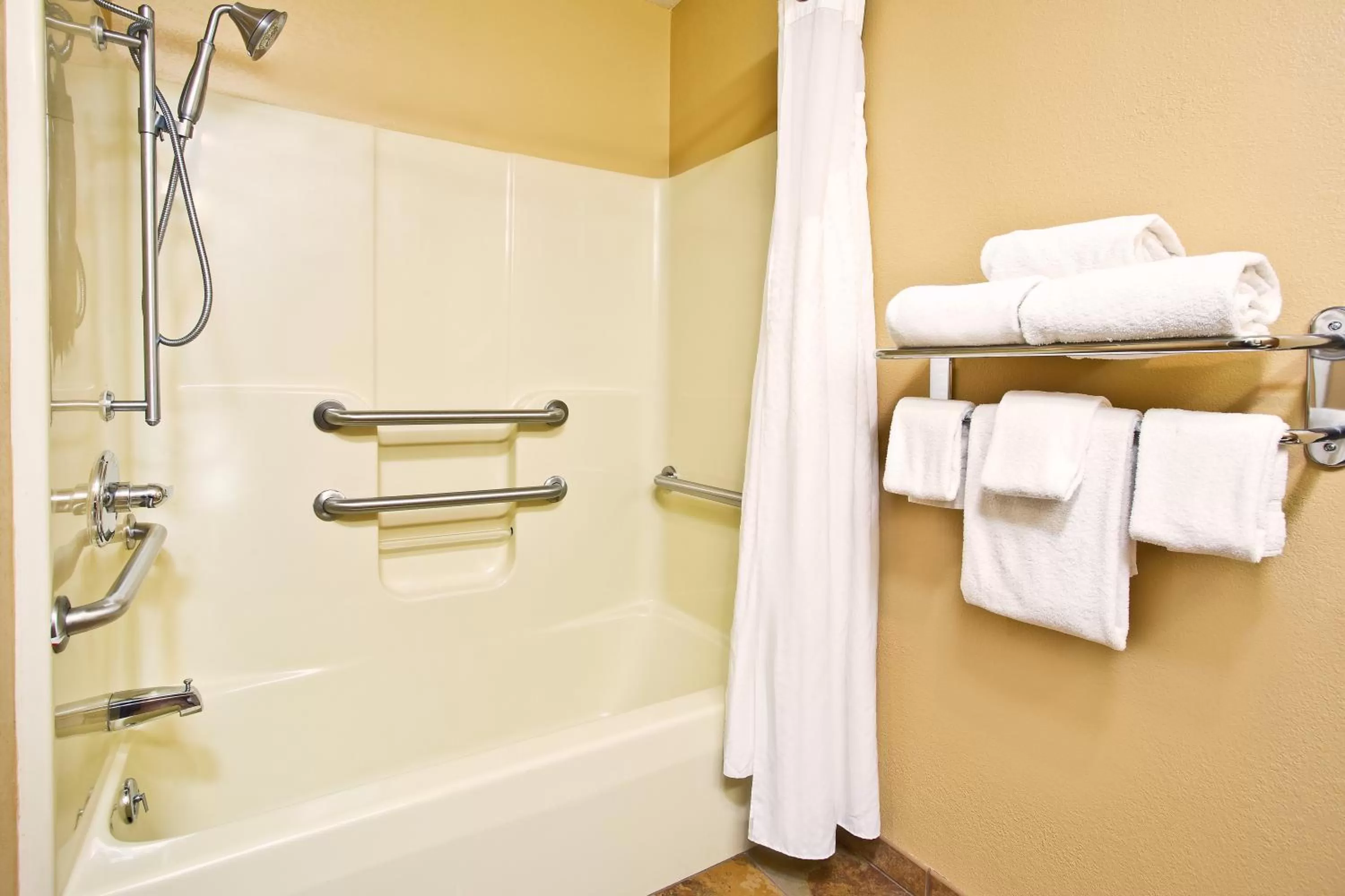 Bathroom in Holiday Inn Express Hotel & Suites Wabash by IHG