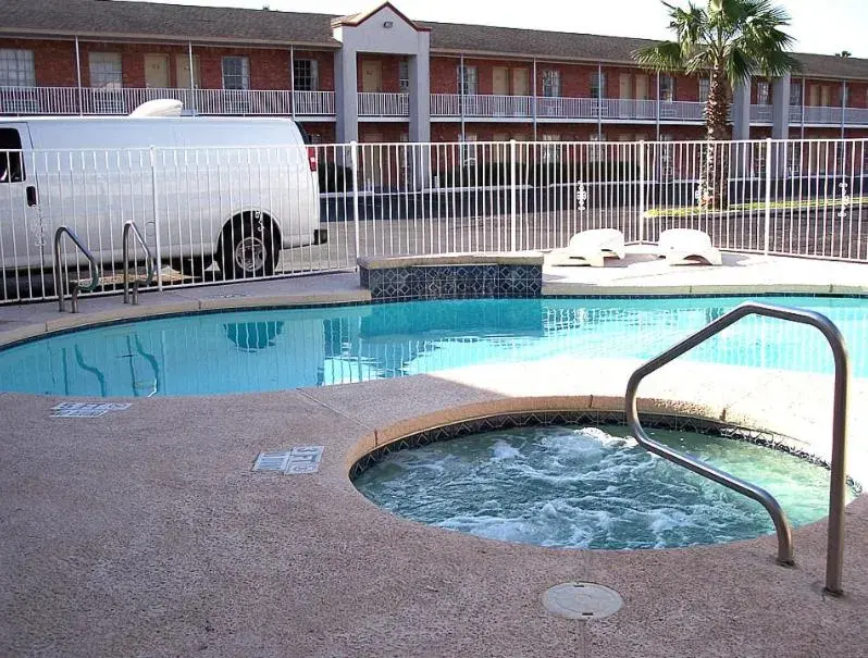 Swimming Pool in Value Inn & Suites - Harlingen