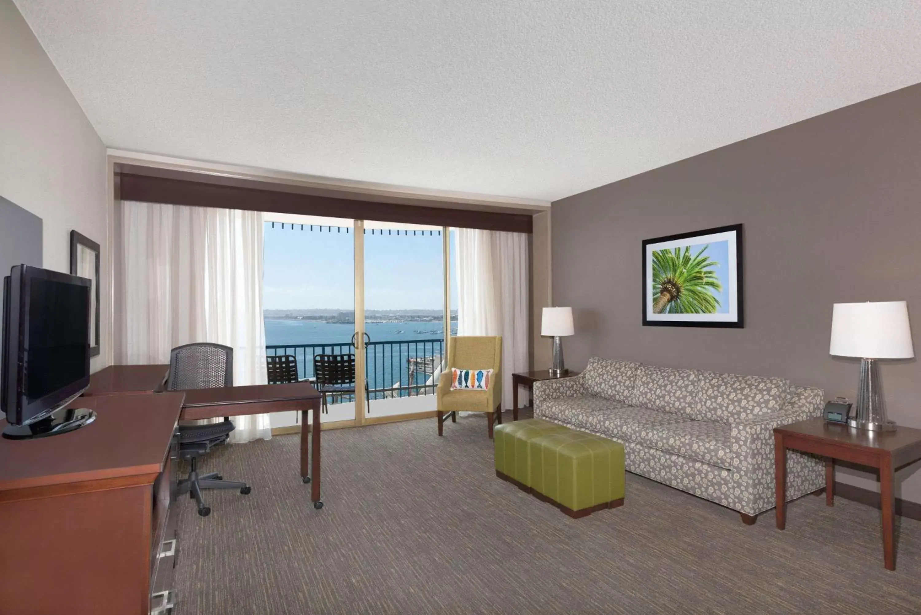 Photo of the whole room, Seating Area in Wyndham San Diego Bayside