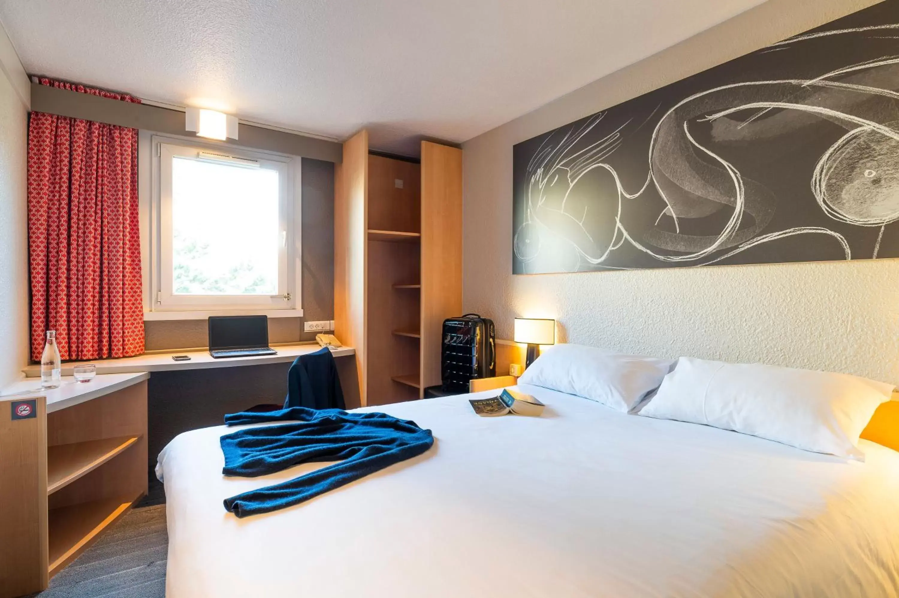 Bedroom, Bed in ibis Lille Villeneuve-d'Ascq Grand Stade