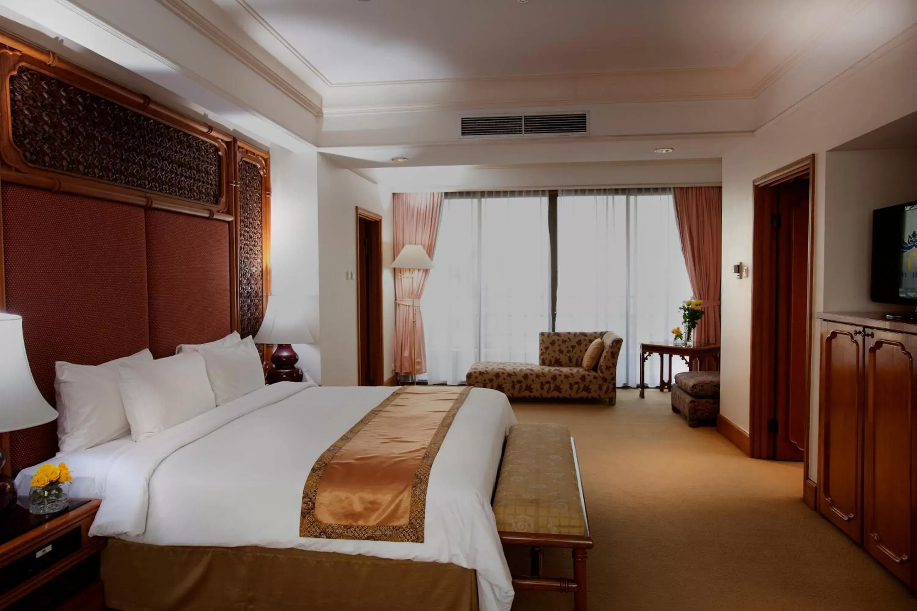 Bed in The Sultan Hotel & Residence Jakarta