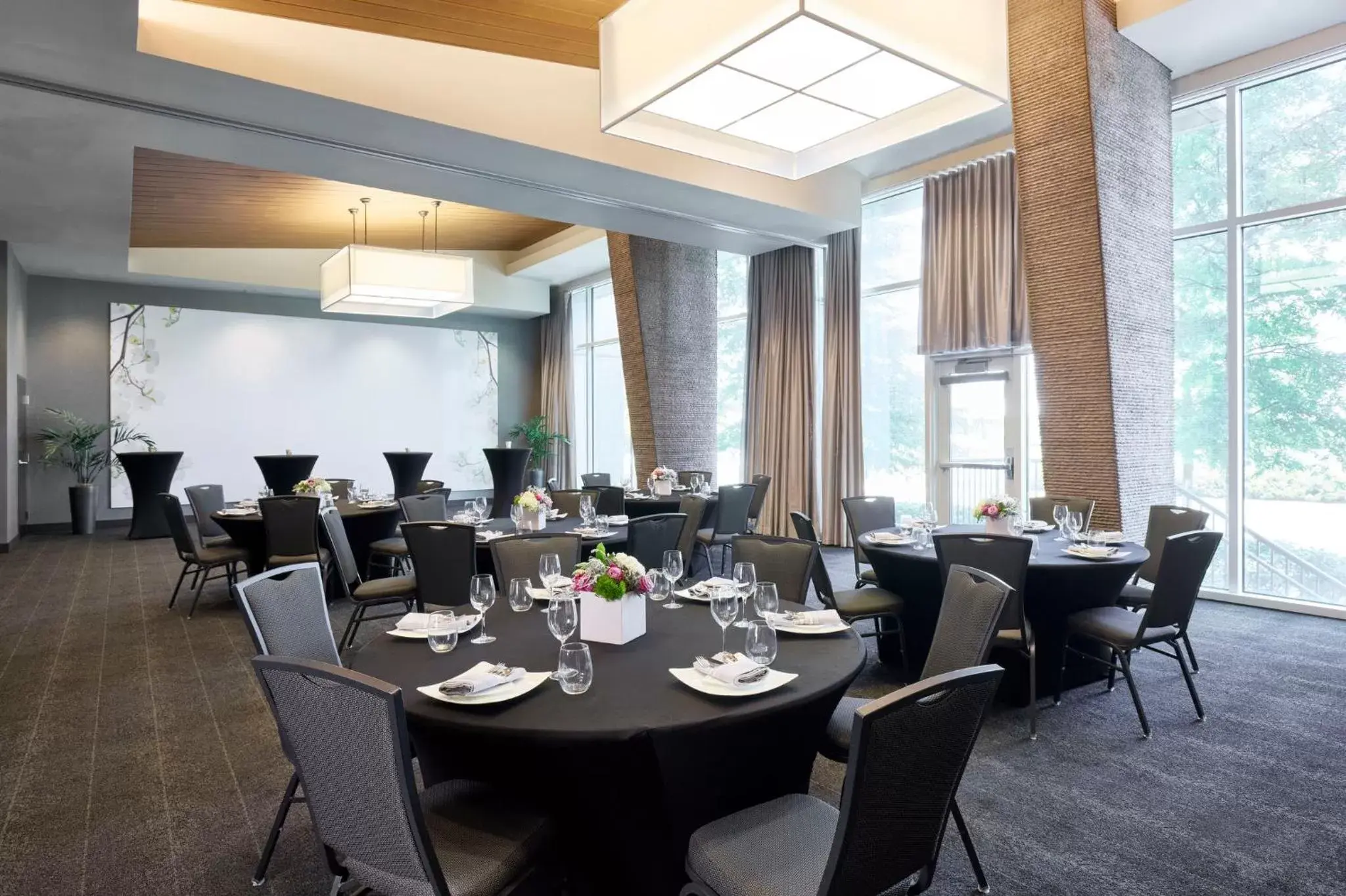 Meeting/conference room, Restaurant/Places to Eat in Archer Hotel Falls Church