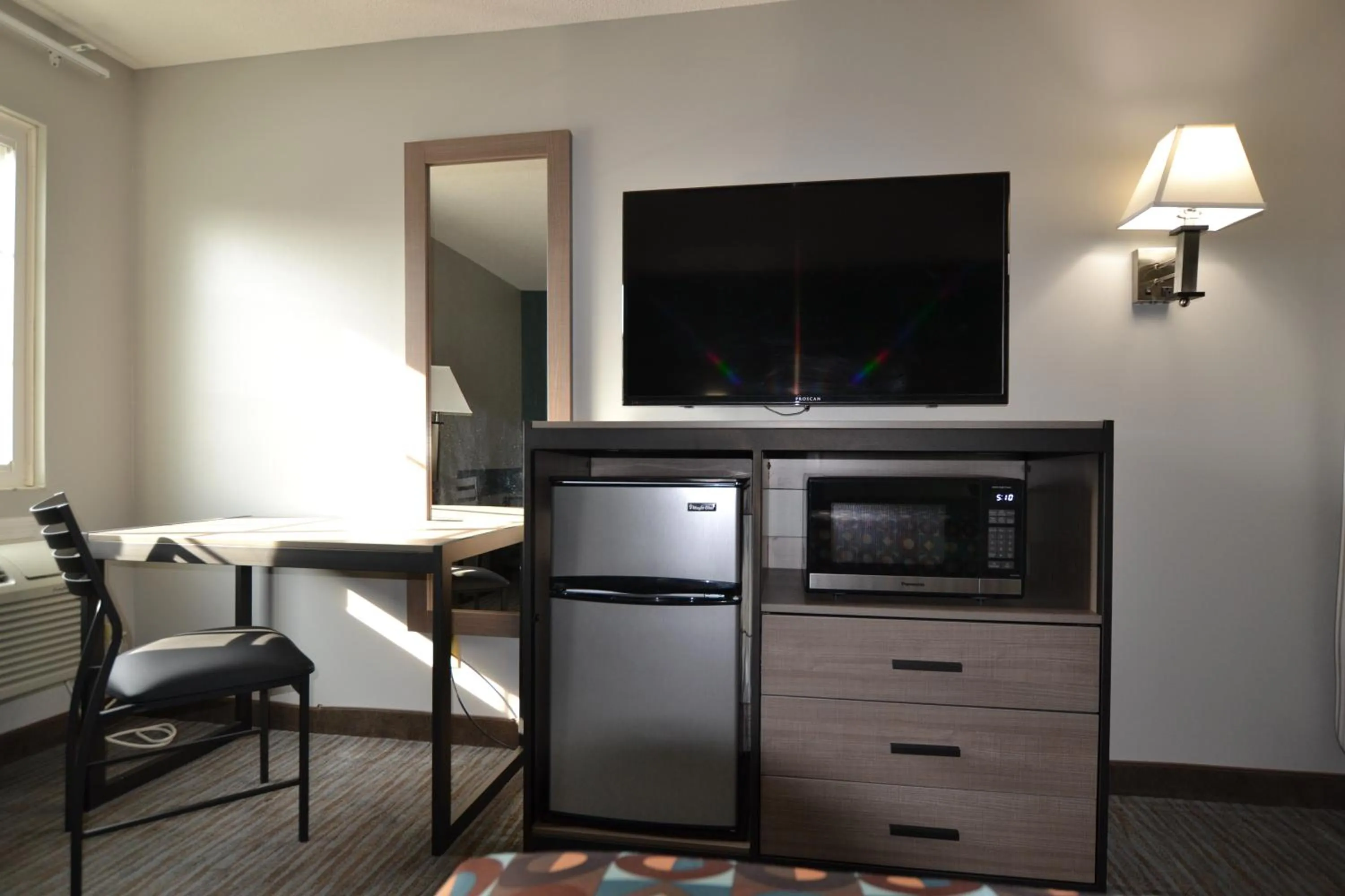 TV and multimedia in Countryside Inn & Suites Omaha East-Council Bluffs IA
