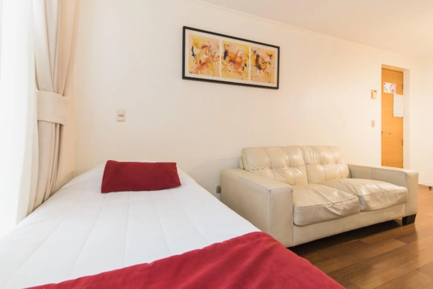 Living room, Bed in VR Suite Santiago