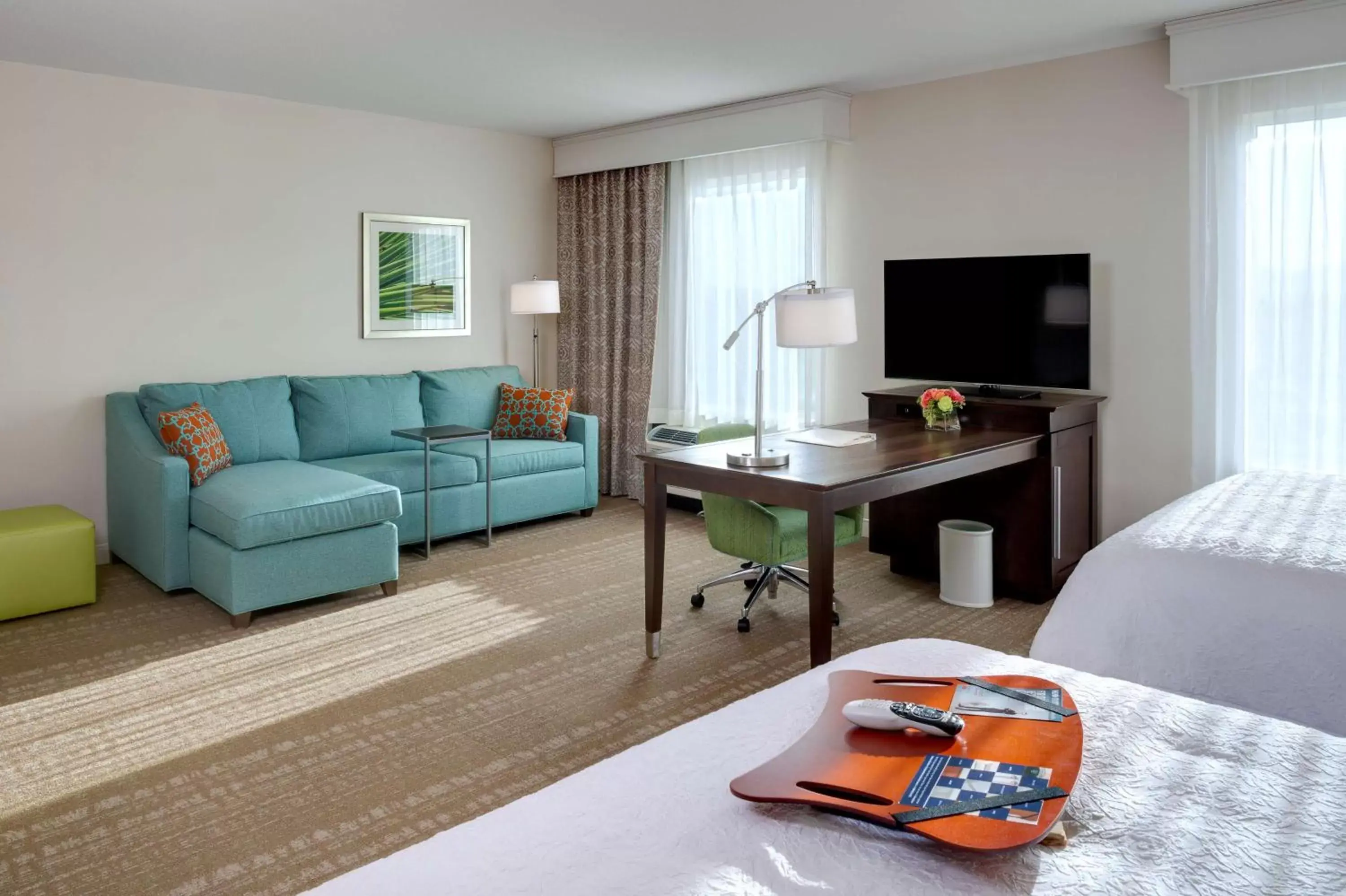 Bed, Seating Area in Hampton Inn & Suites Blythe, CA