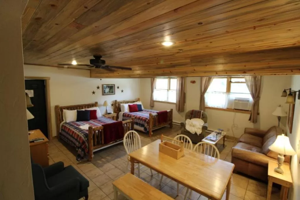 Other, Bed in Wapiti Lodge