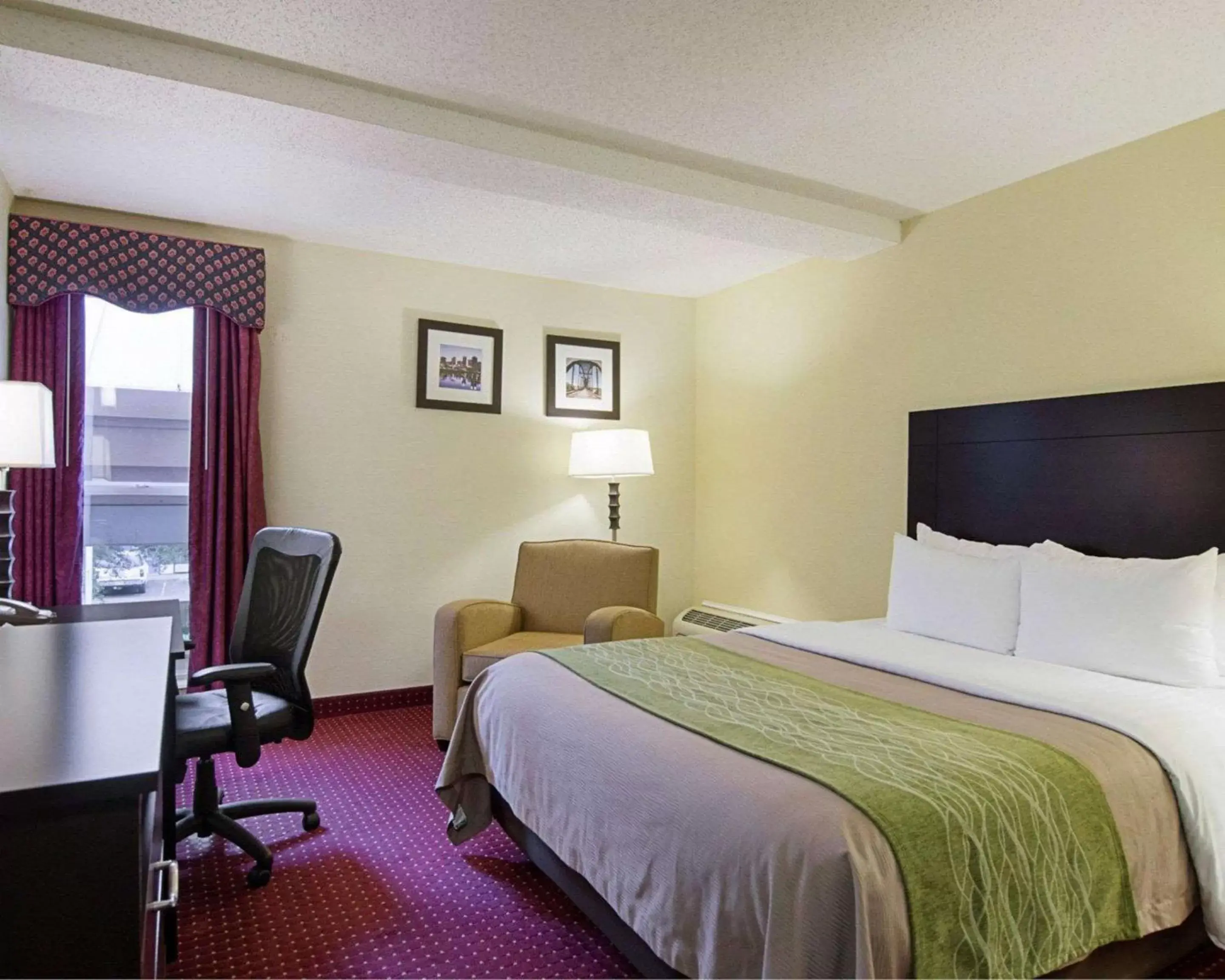 Photo of the whole room, Bed in Quality Inn & Suites Little Rock West