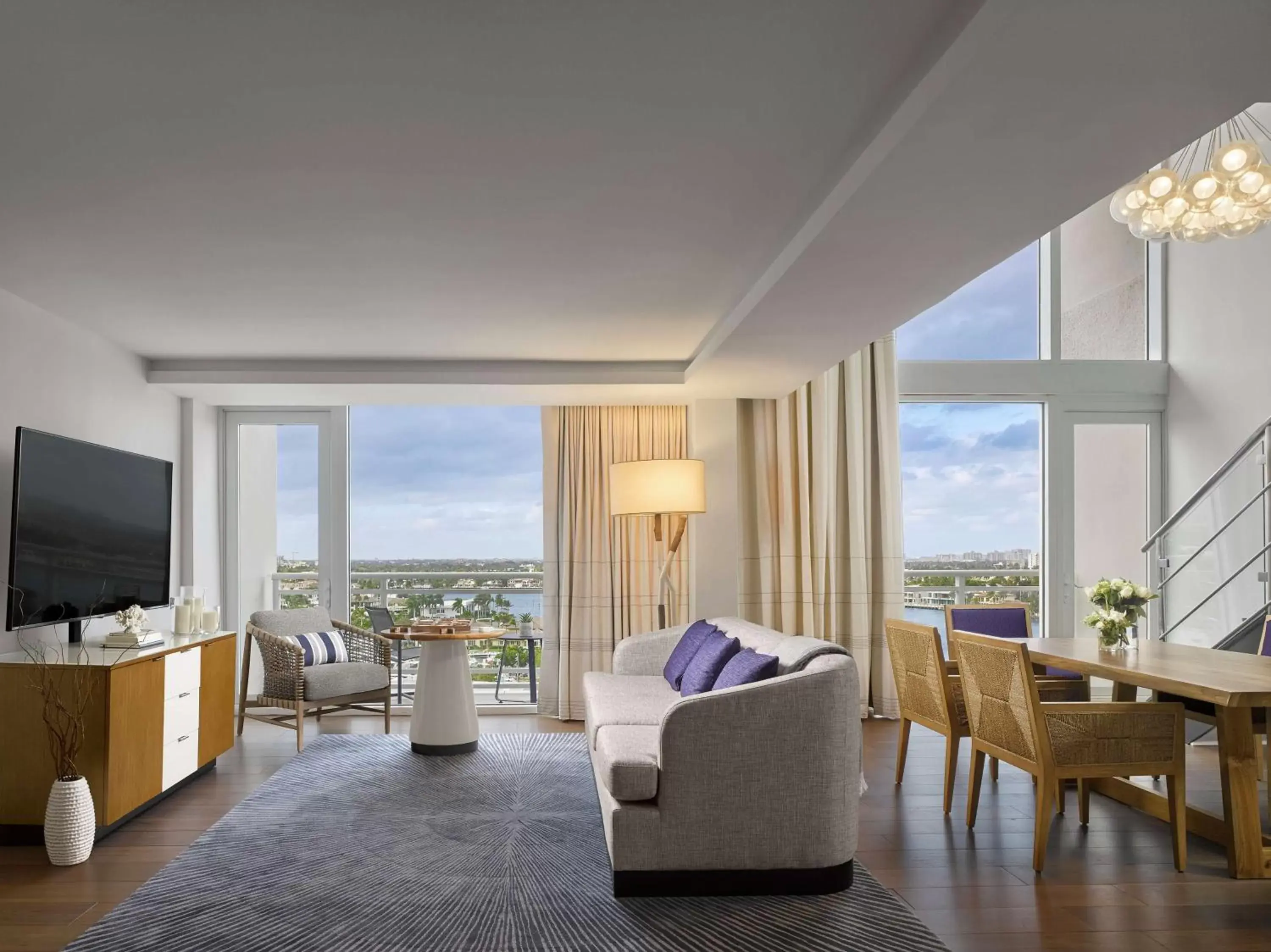 Living room, Mountain View in Hilton Fort Lauderdale Marina