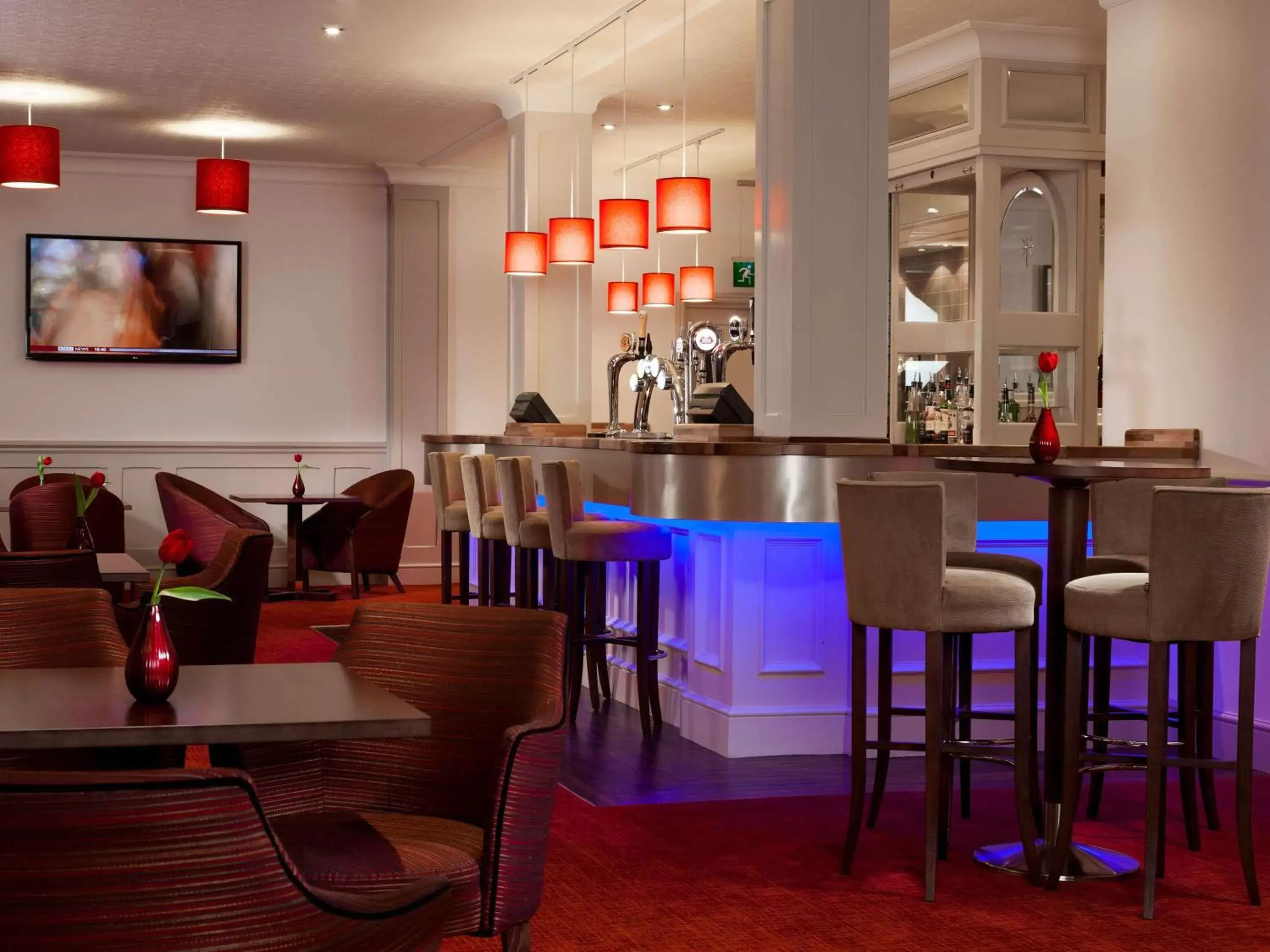 Lounge or bar, Restaurant/Places to Eat in Northampton Town Centre Hotel by Accor