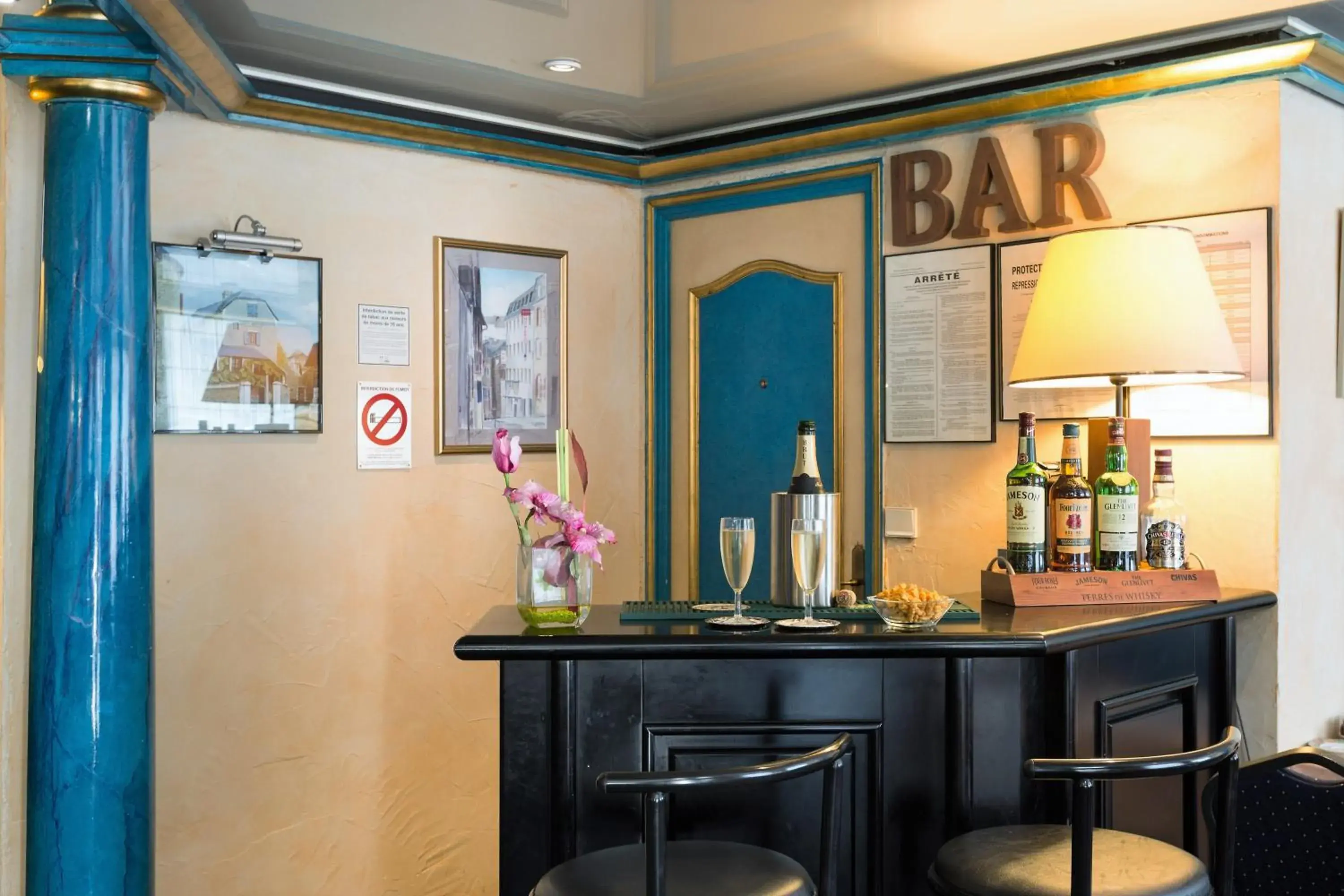 Alcoholic drinks, Kitchen/Kitchenette in Hotel De Clisson Saint Brieuc