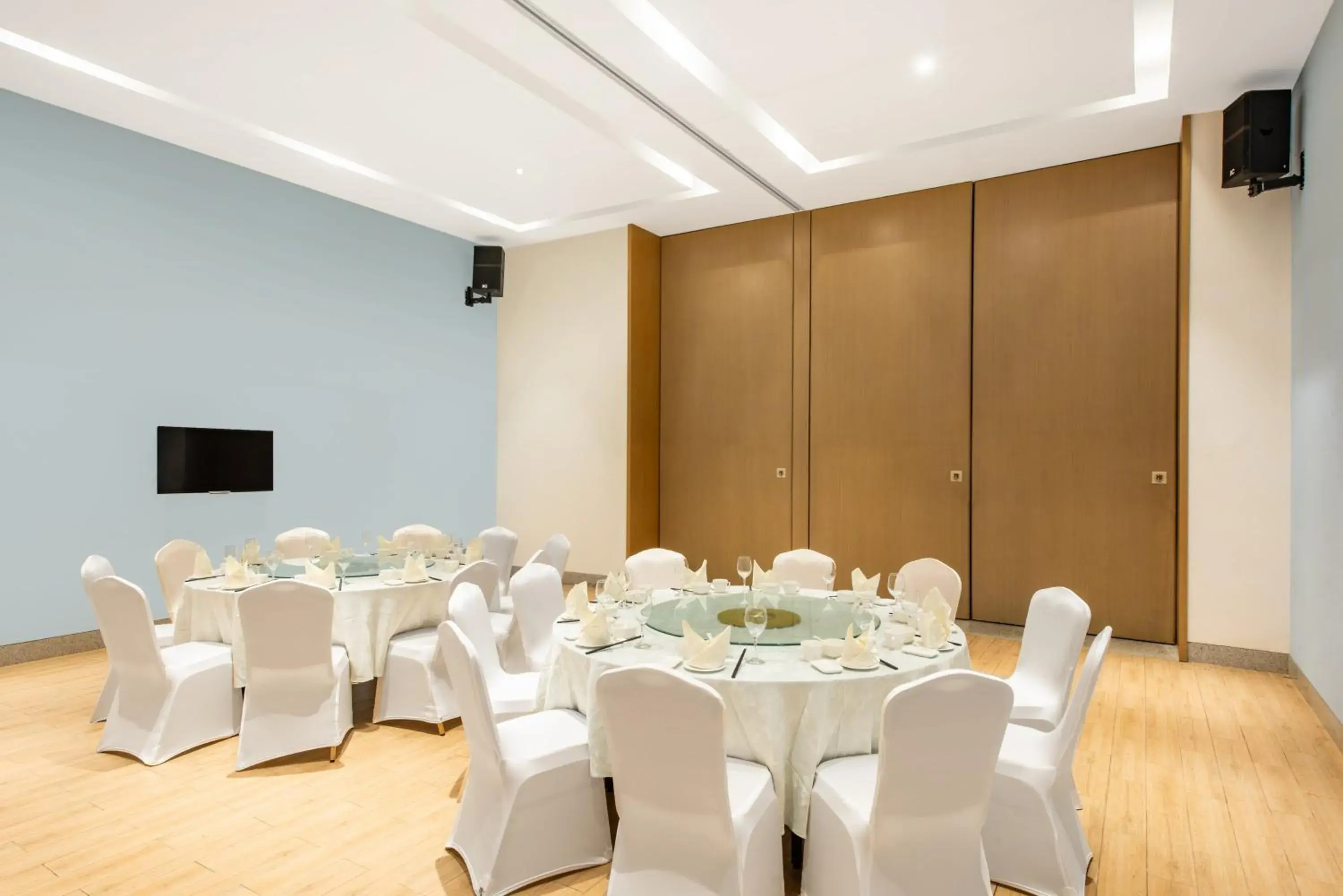 Meeting/conference room, Banquet Facilities in Holiday Inn Express Haikou West Coast, an IHG Hotel