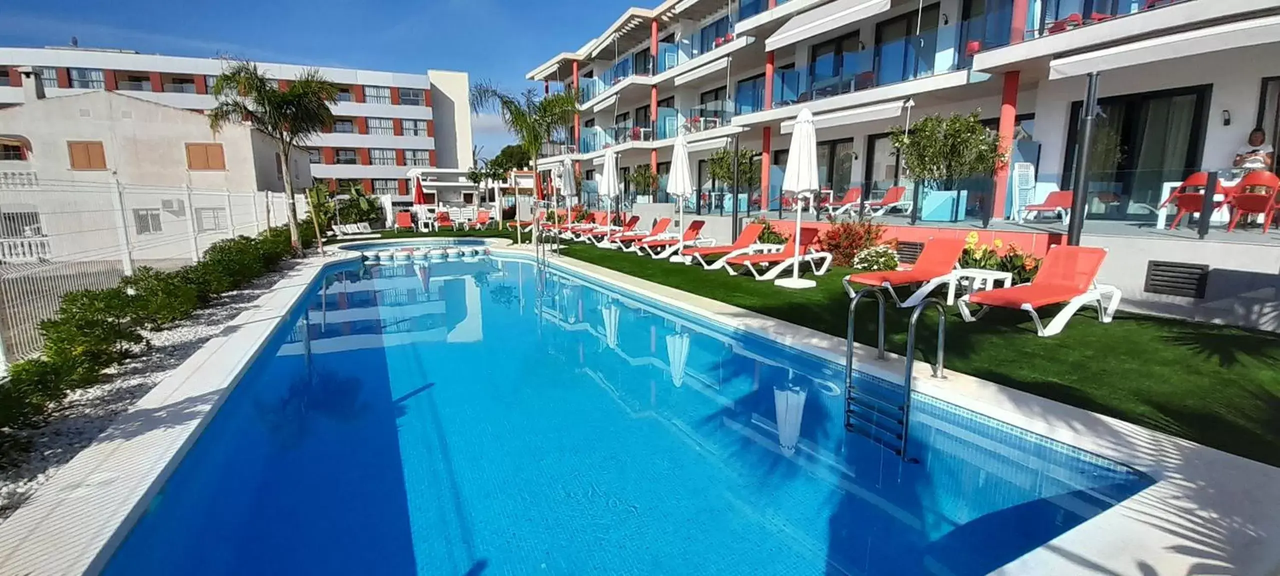 Swimming Pool in AZAHAR BEACH Apartments & Spa