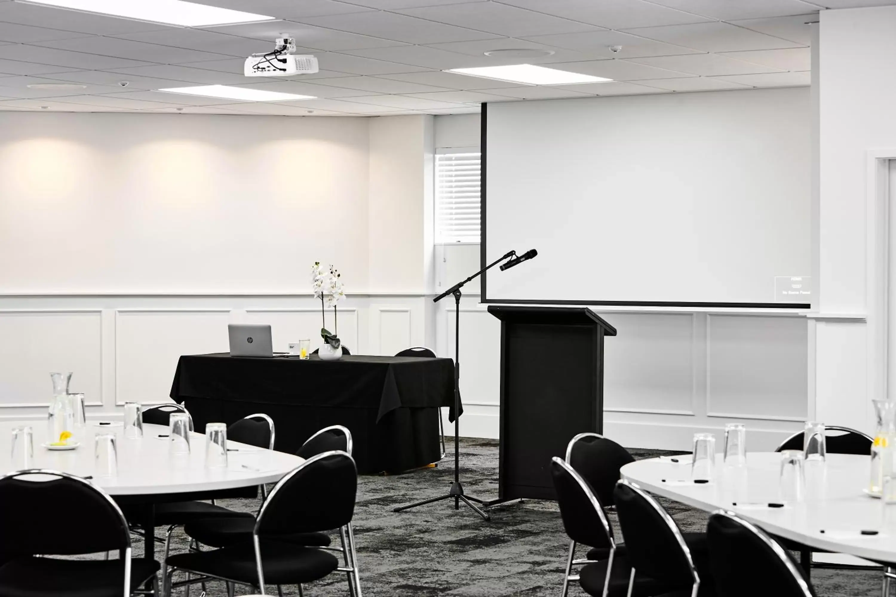 Meeting/conference room, Restaurant/Places to Eat in Hotel Armitage and Conference Centre