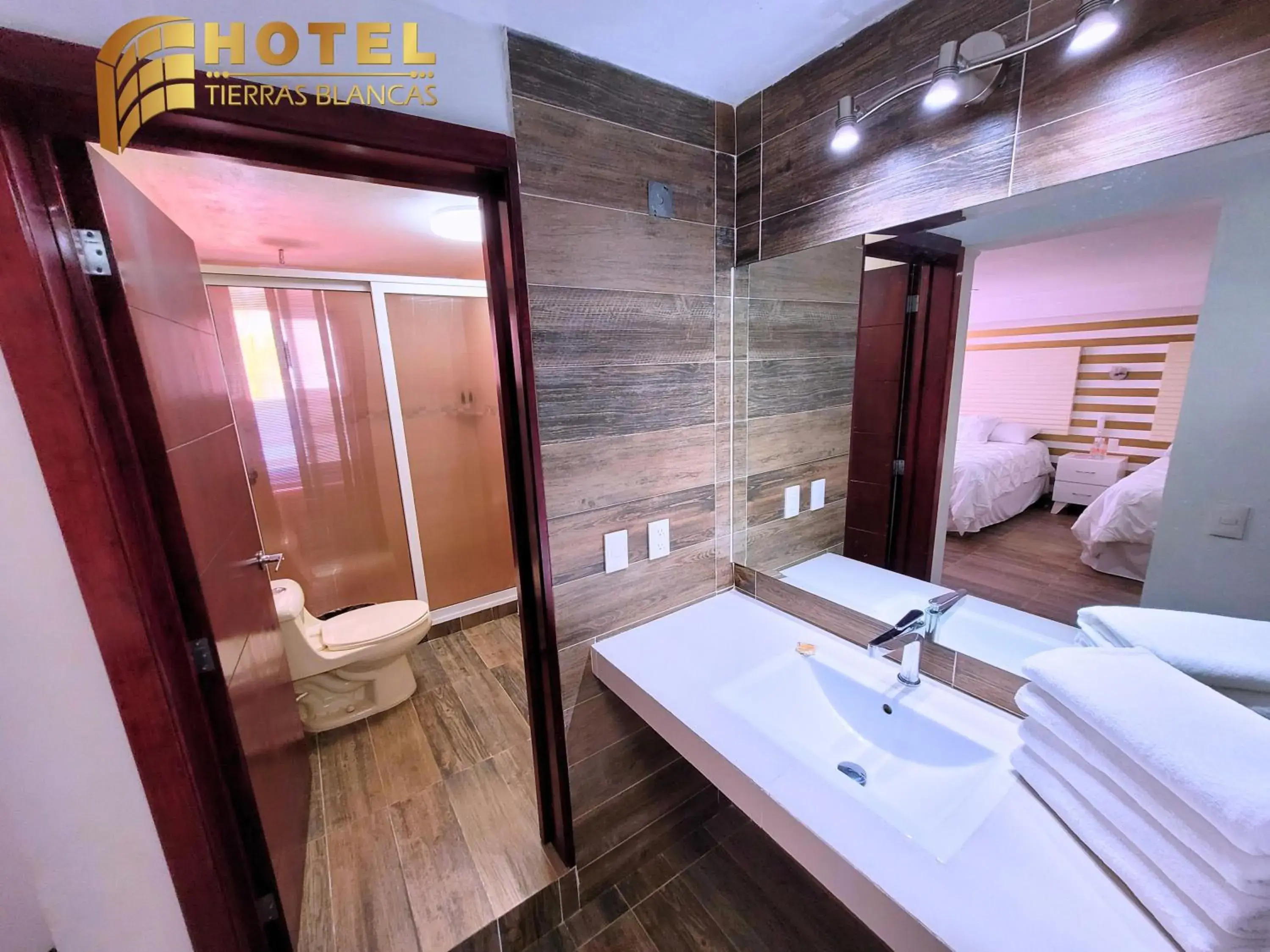 Shower, Bathroom in Hotel Tierras Blancas