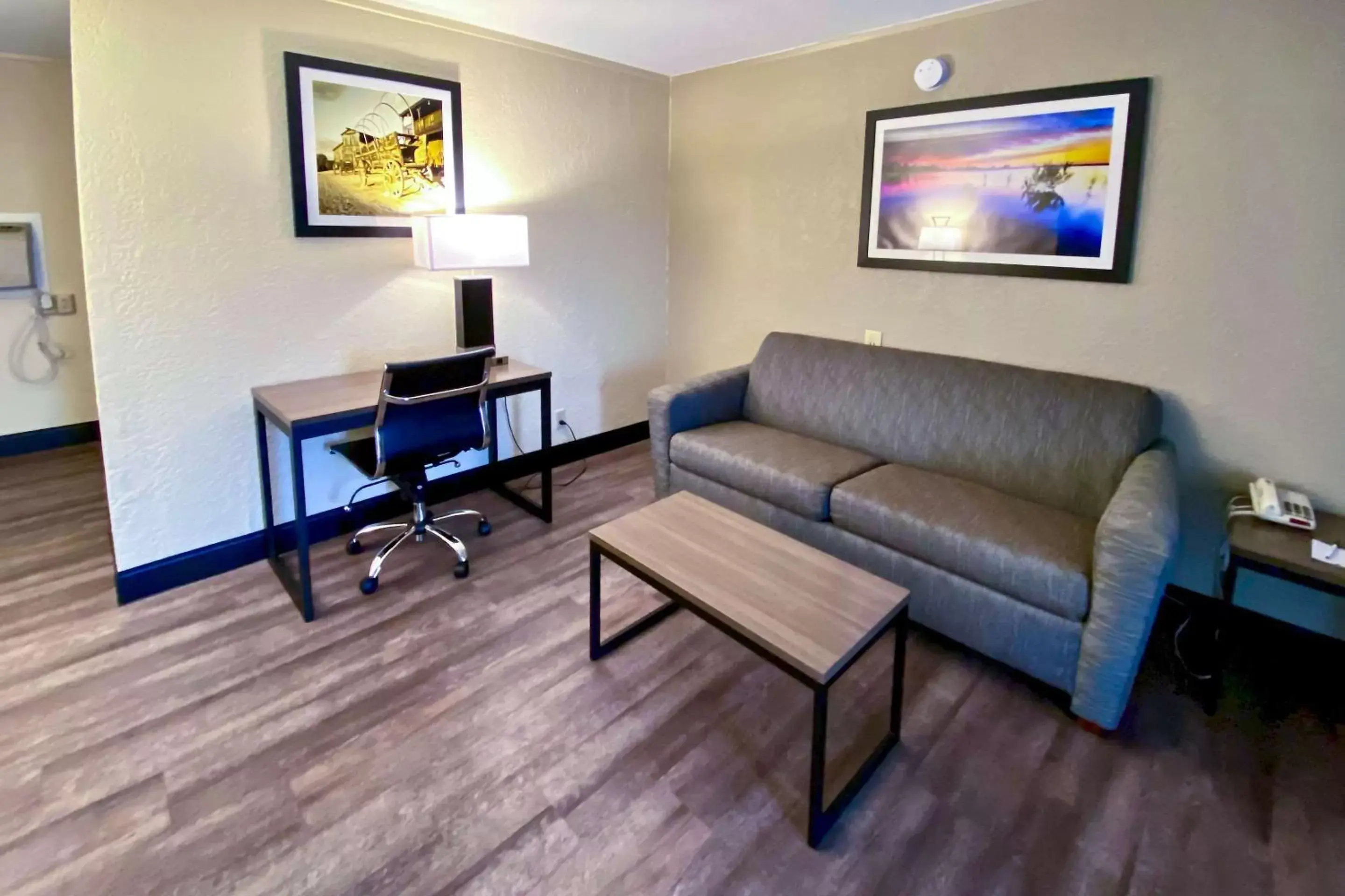 Bedroom, Seating Area in Quality Inn & Suites Airport