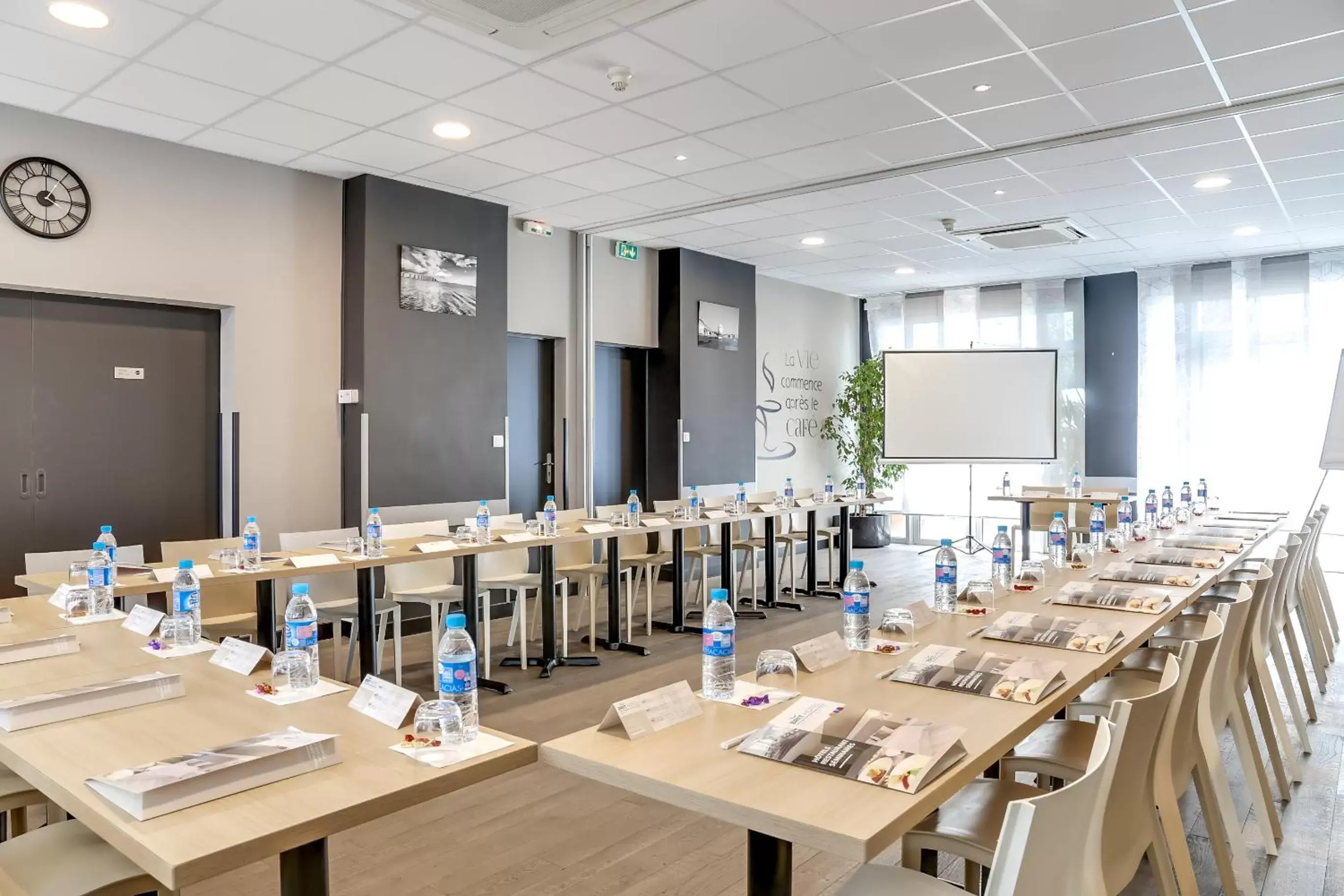 Meeting/conference room in Brit Hotel Saint-Nazaire Centre