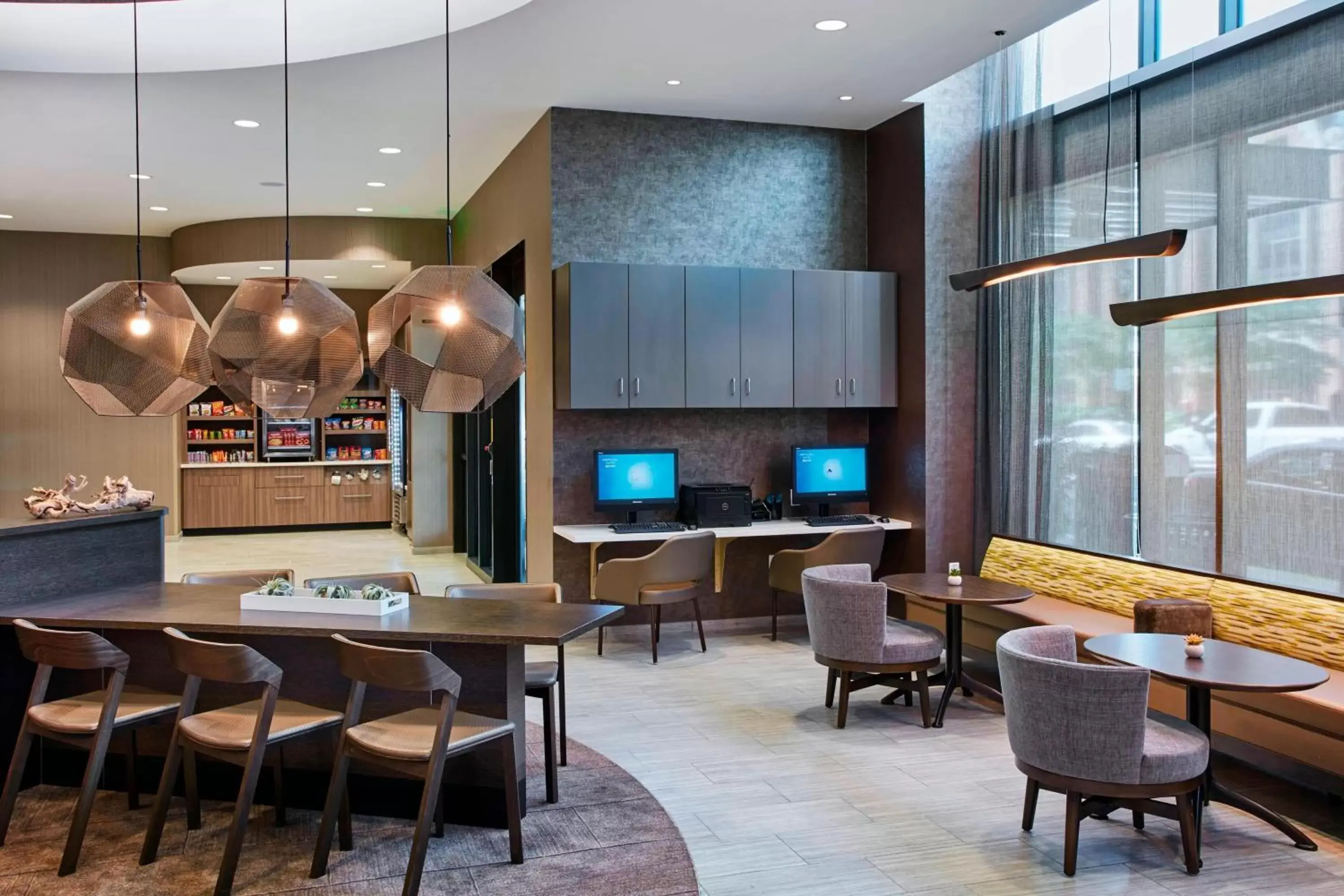 Lobby or reception, Lounge/Bar in SpringHill Suites by Marriott Milwaukee Downtown