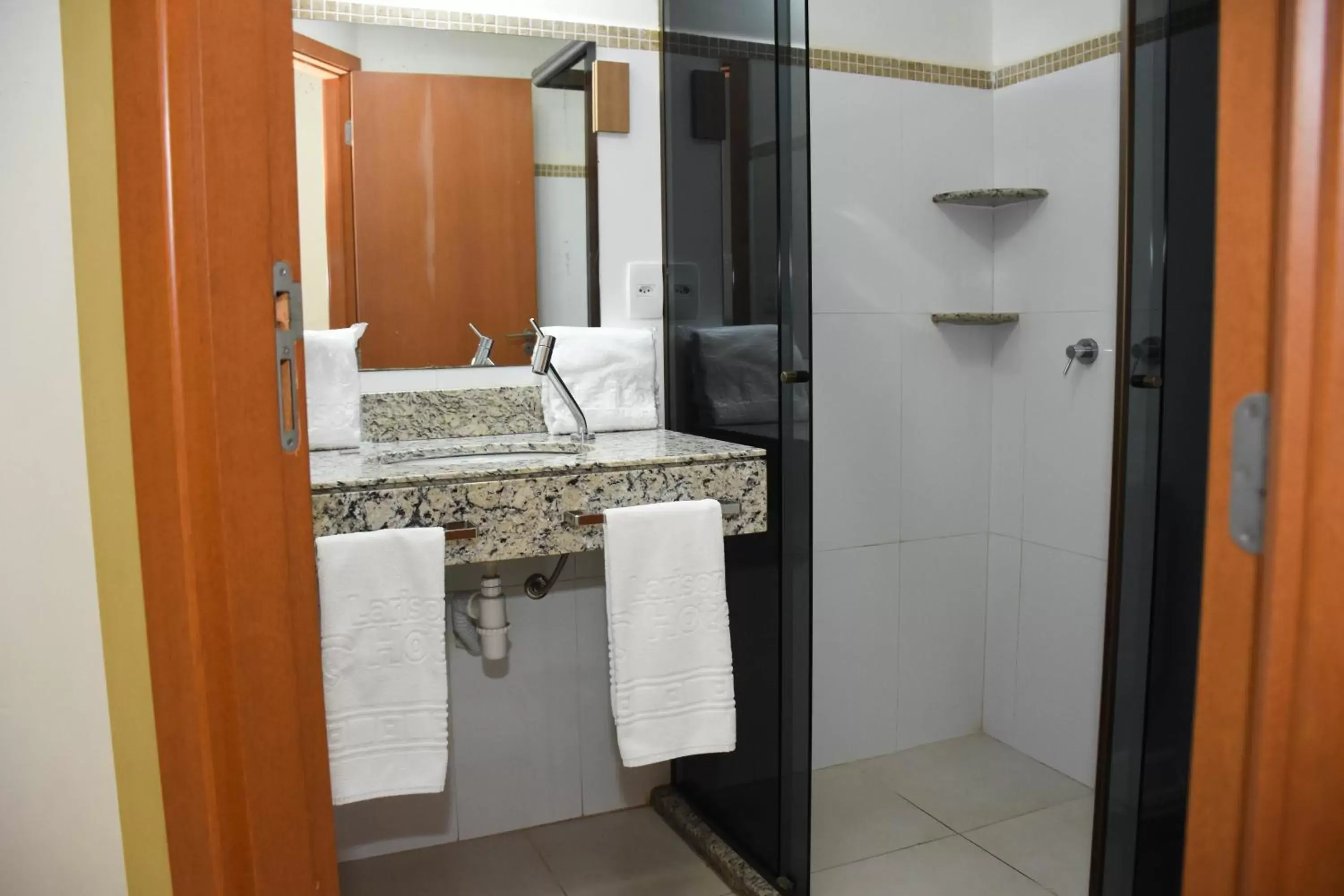 Shower, Bathroom in Larison Hotéis - Porto Velho