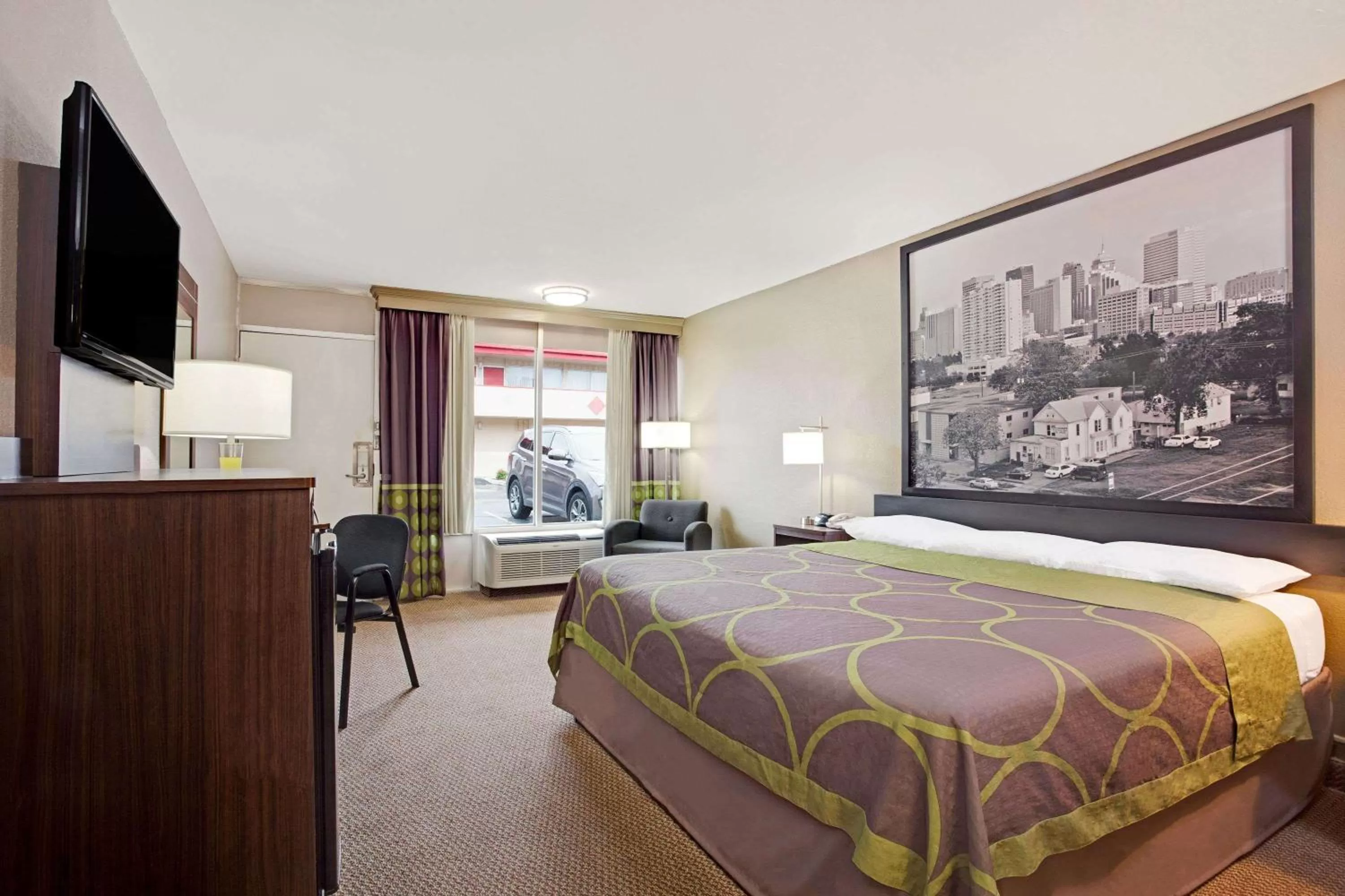 On site, Bed in Super 8 by Wyndham Oklahoma/Frontier City