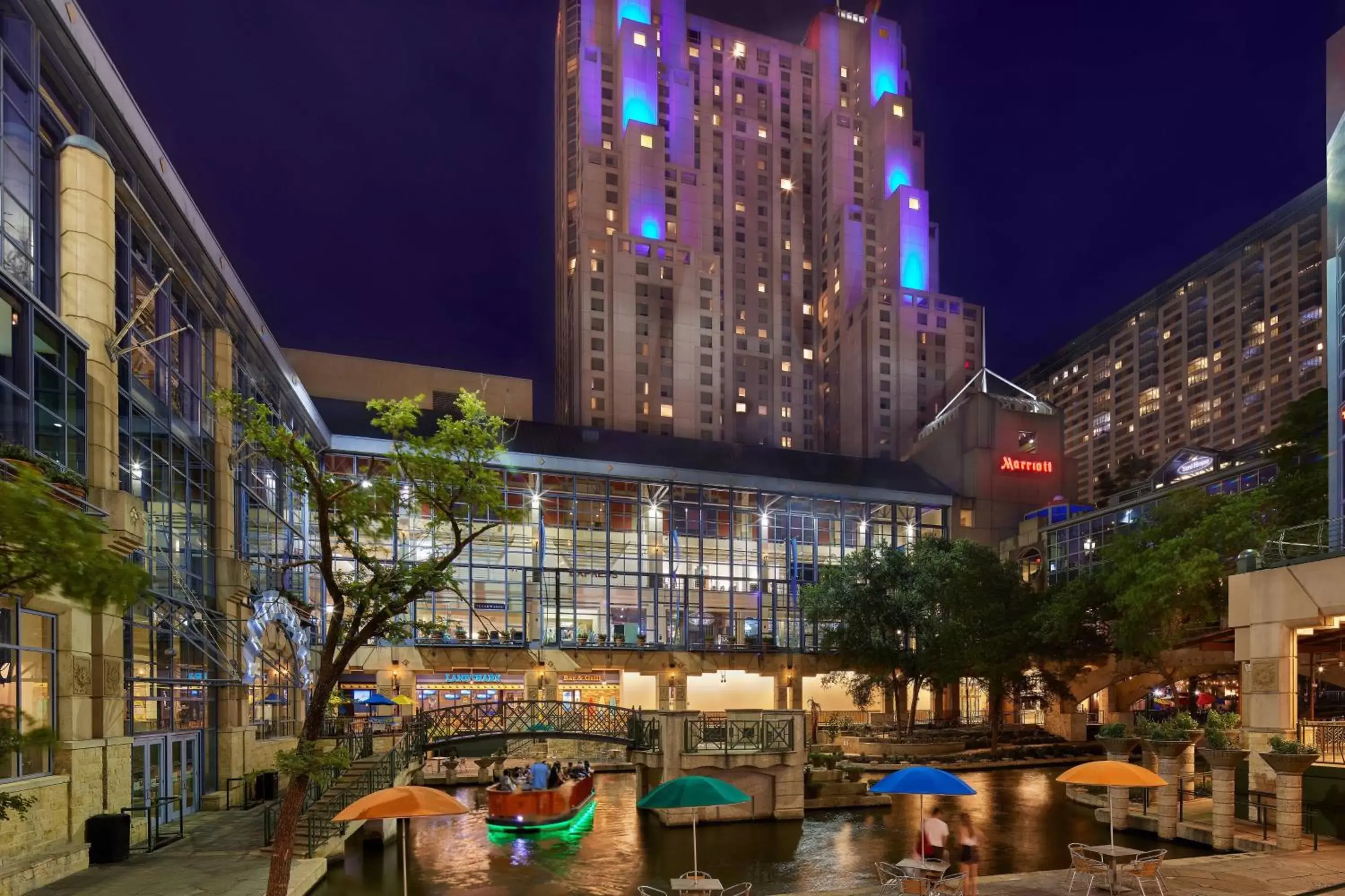 Property building in San Antonio Marriott Rivercenter on the River Walk