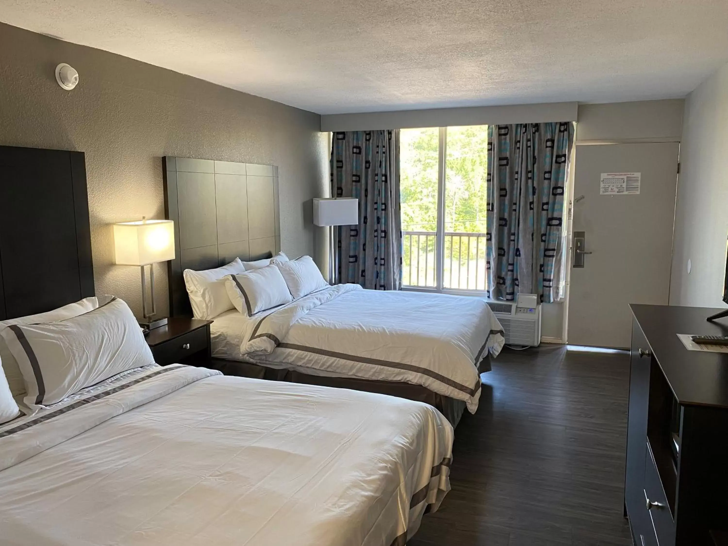 Photo of the whole room, Bed in The Resort at Lake of the Ozarks Photo of the whole room, Bed in The Resort at Lake of the Ozarks