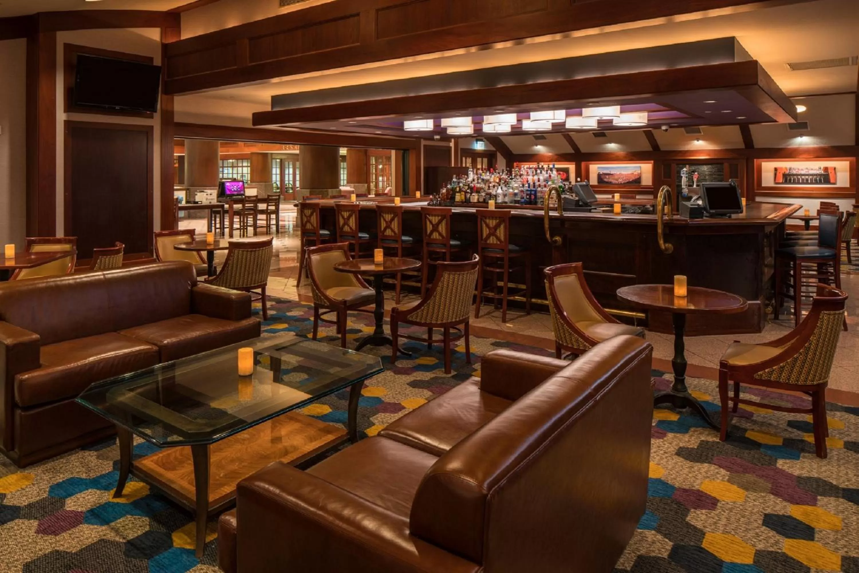Lounge or bar in Crowne Plaza Springfield Convention Center by IHG