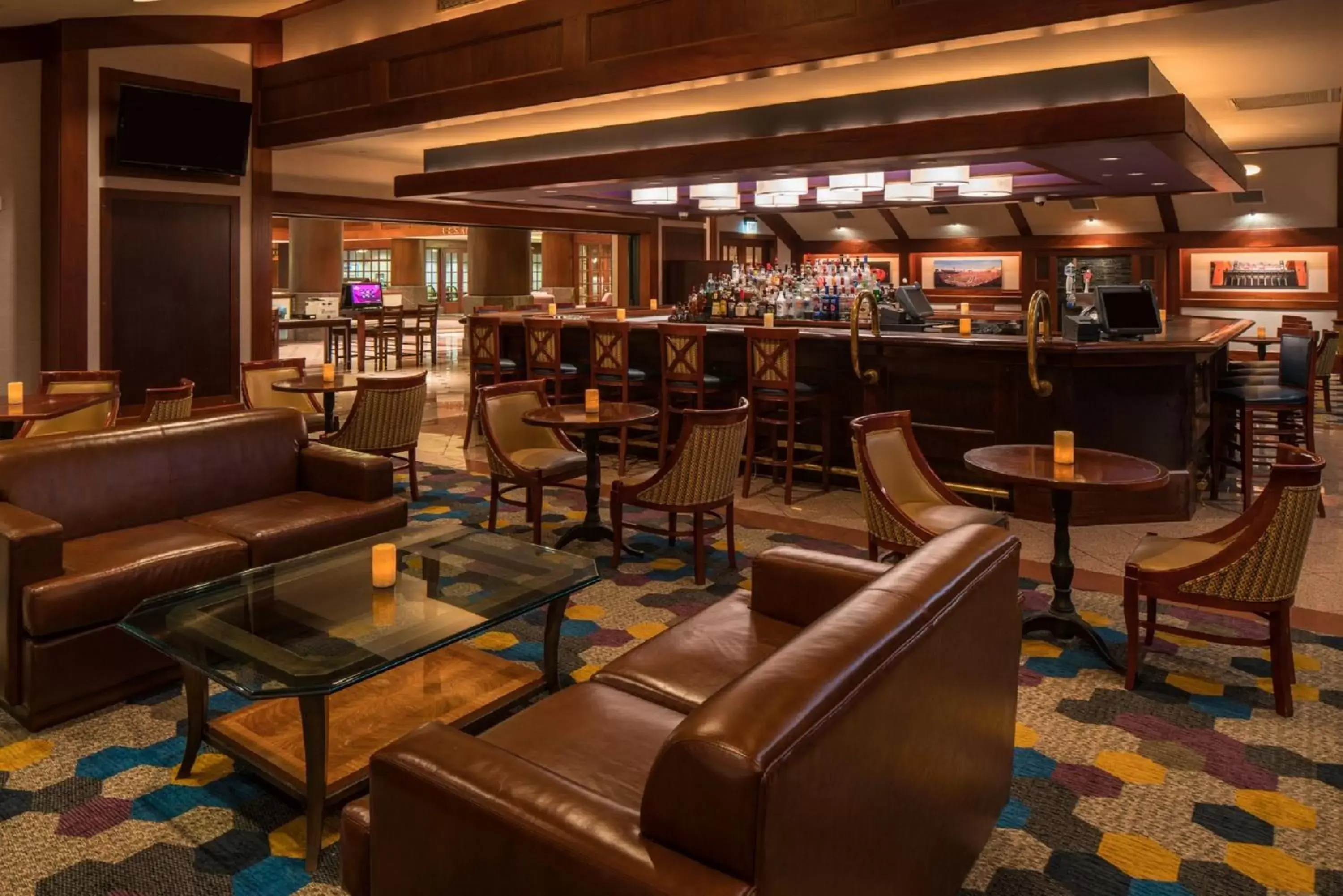 Lounge or bar in Crowne Plaza Springfield Convention Center by IHG Lounge or bar in Crowne Plaza Springfield Convention Center by IHG