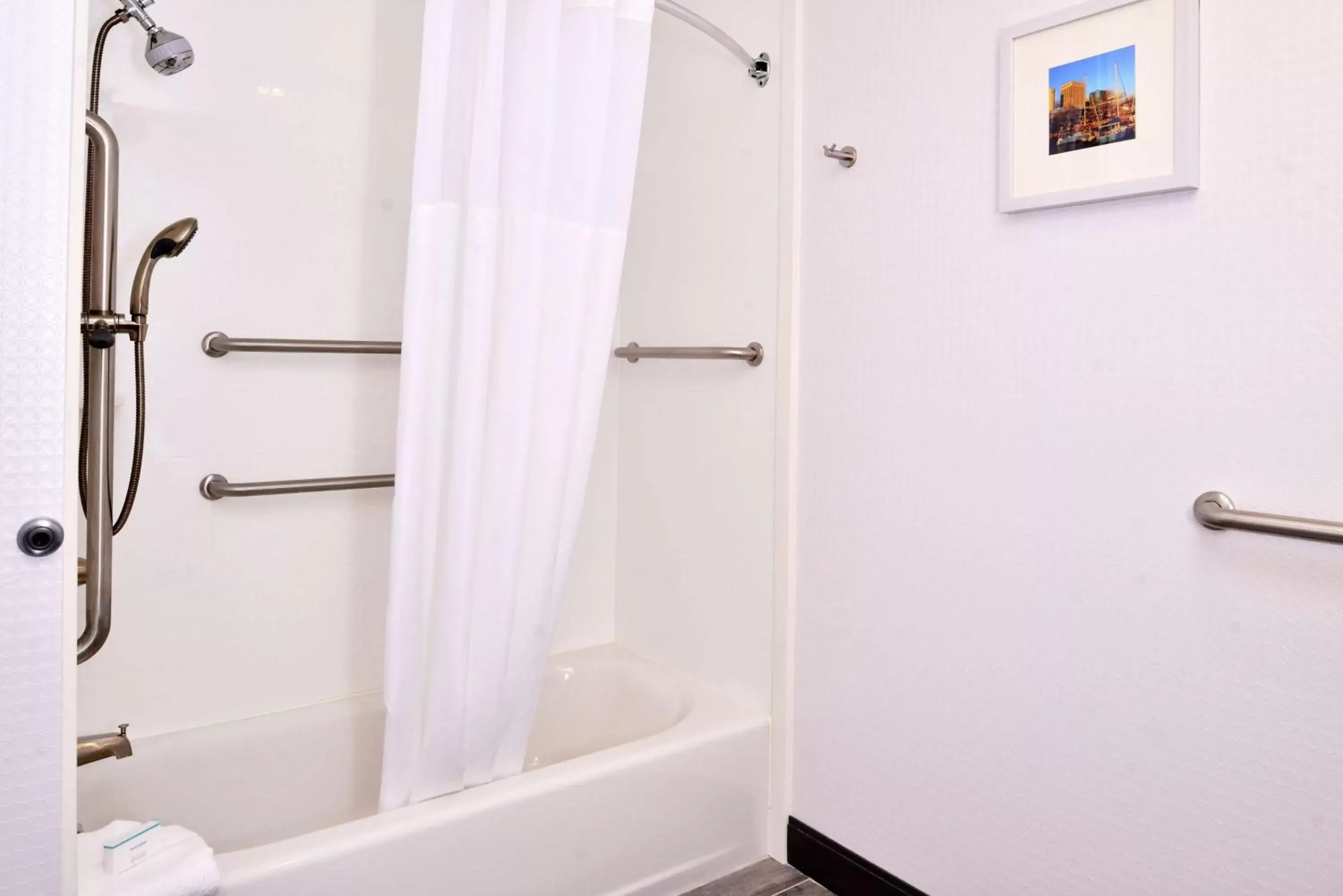 Bathroom in Hampton Inn Norfolk/Virginia Beach Bathroom in Hampton Inn Norfolk/Virginia Beach