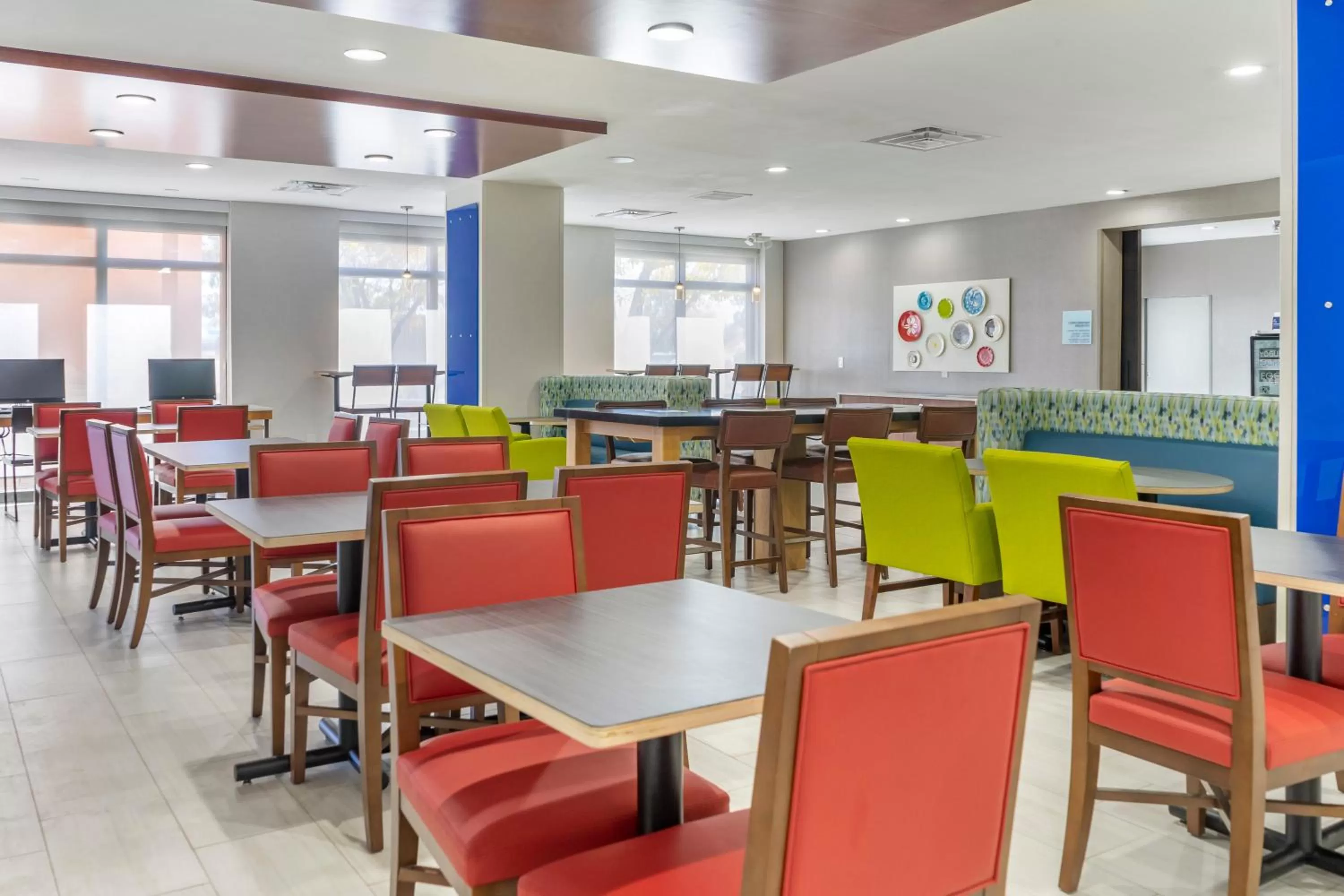 Breakfast in Holiday Inn Express Hotel & Suites Albuquerque Midtown by IHG