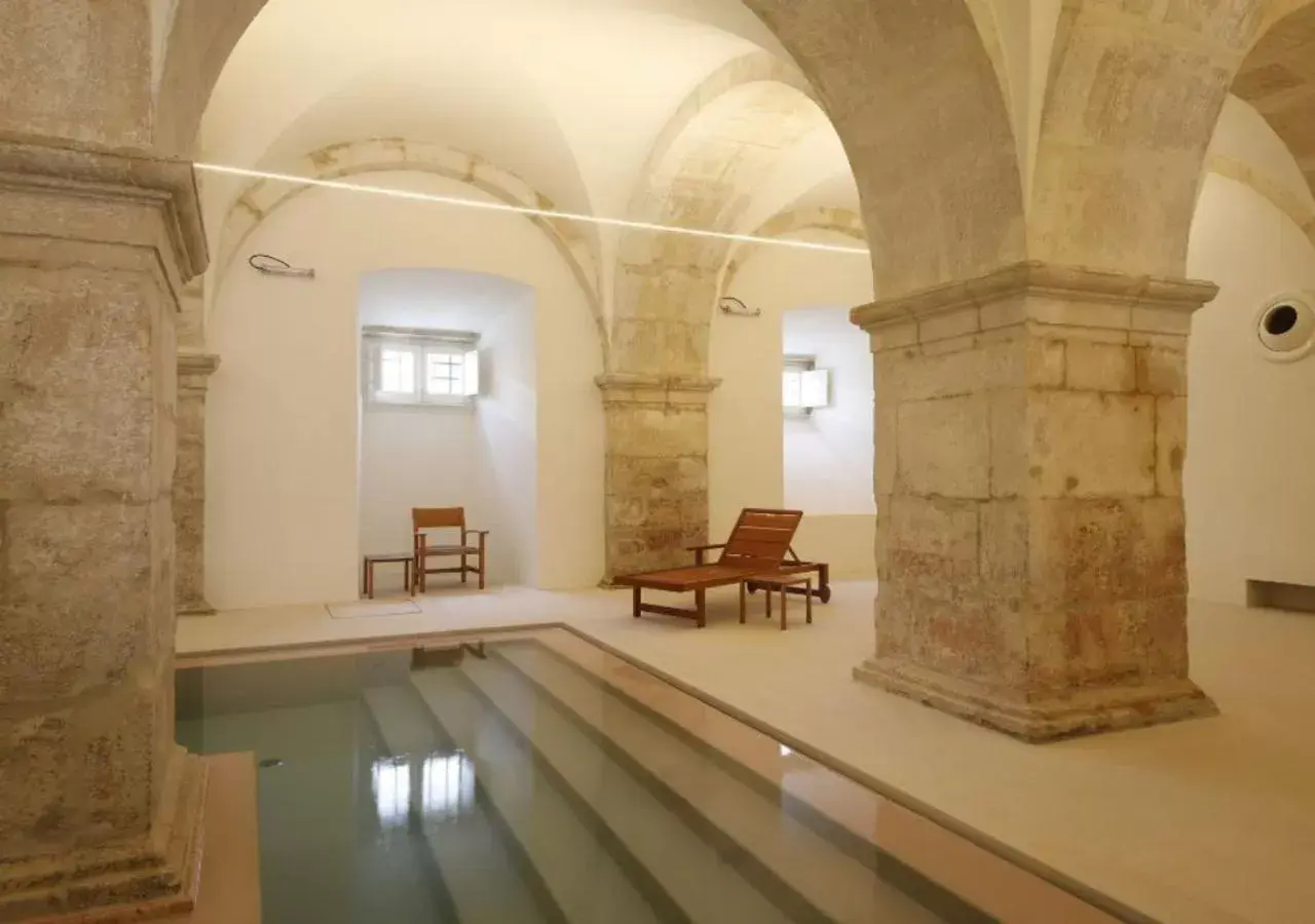 Swimming Pool in Montebelo Mosteiro de Alcobaça Historic Hotel
