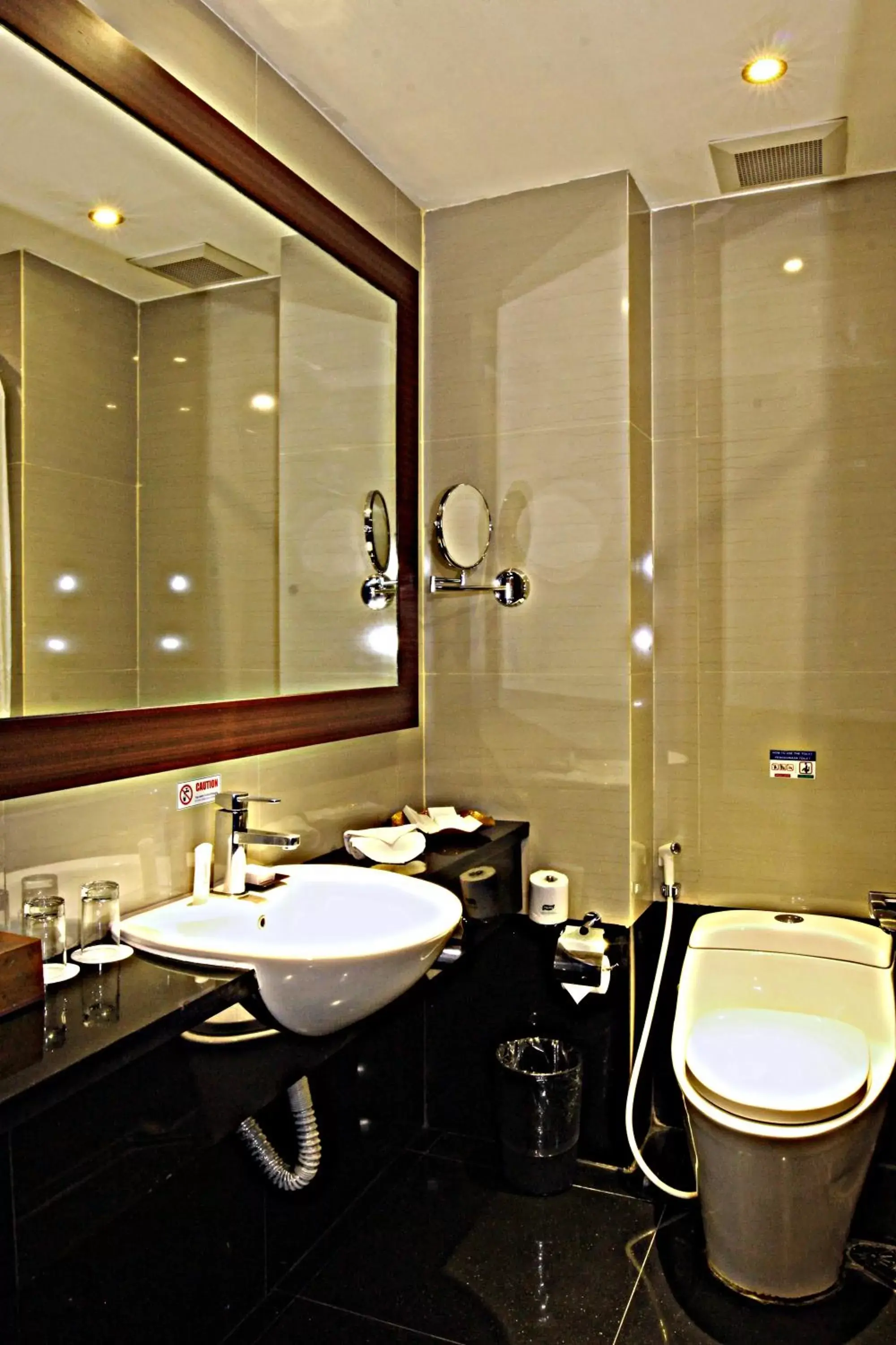 Shower, Bathroom in Best Western Plus Makassar Beach