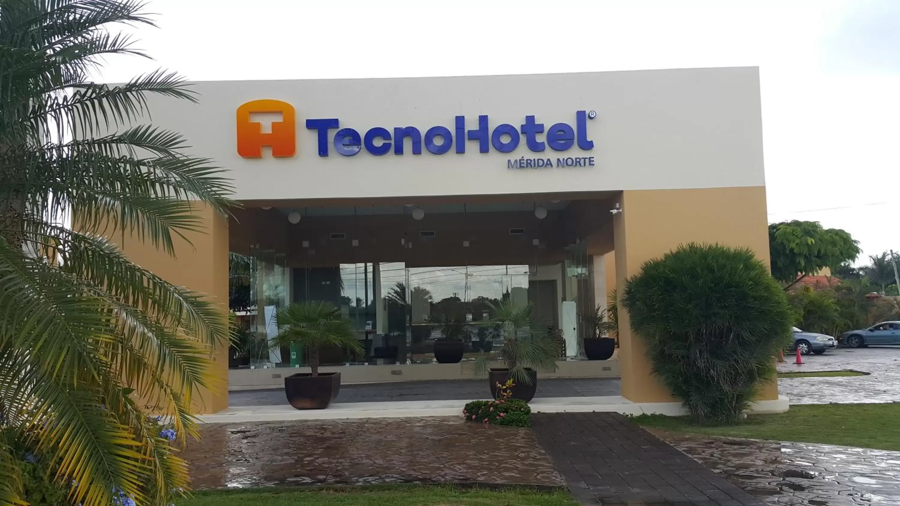 Facade/entrance in Tecnohotel Mérida Norte