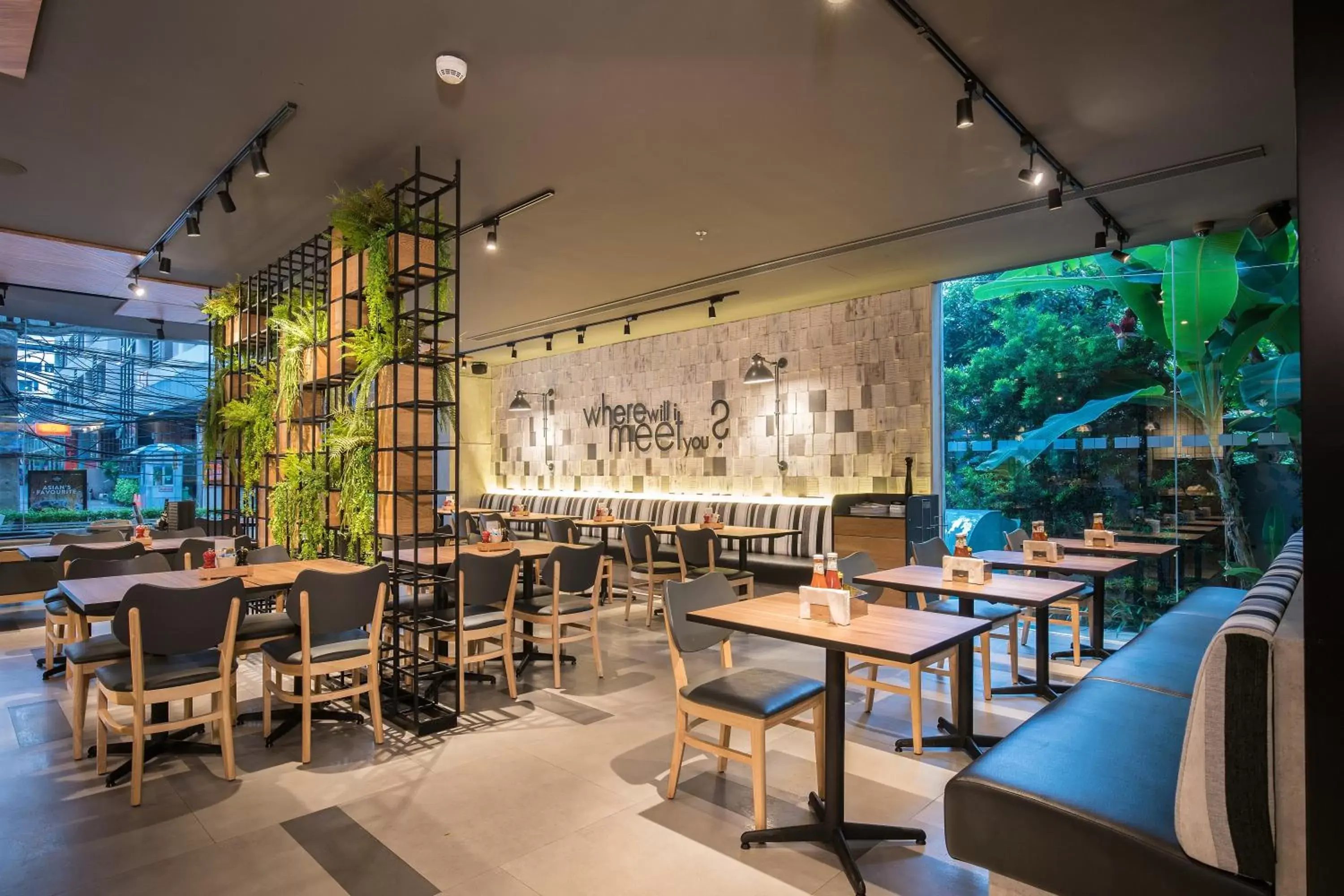 Restaurant/Places to Eat in Holiday Inn Express Bangkok Sathorn, an IHG Hotel