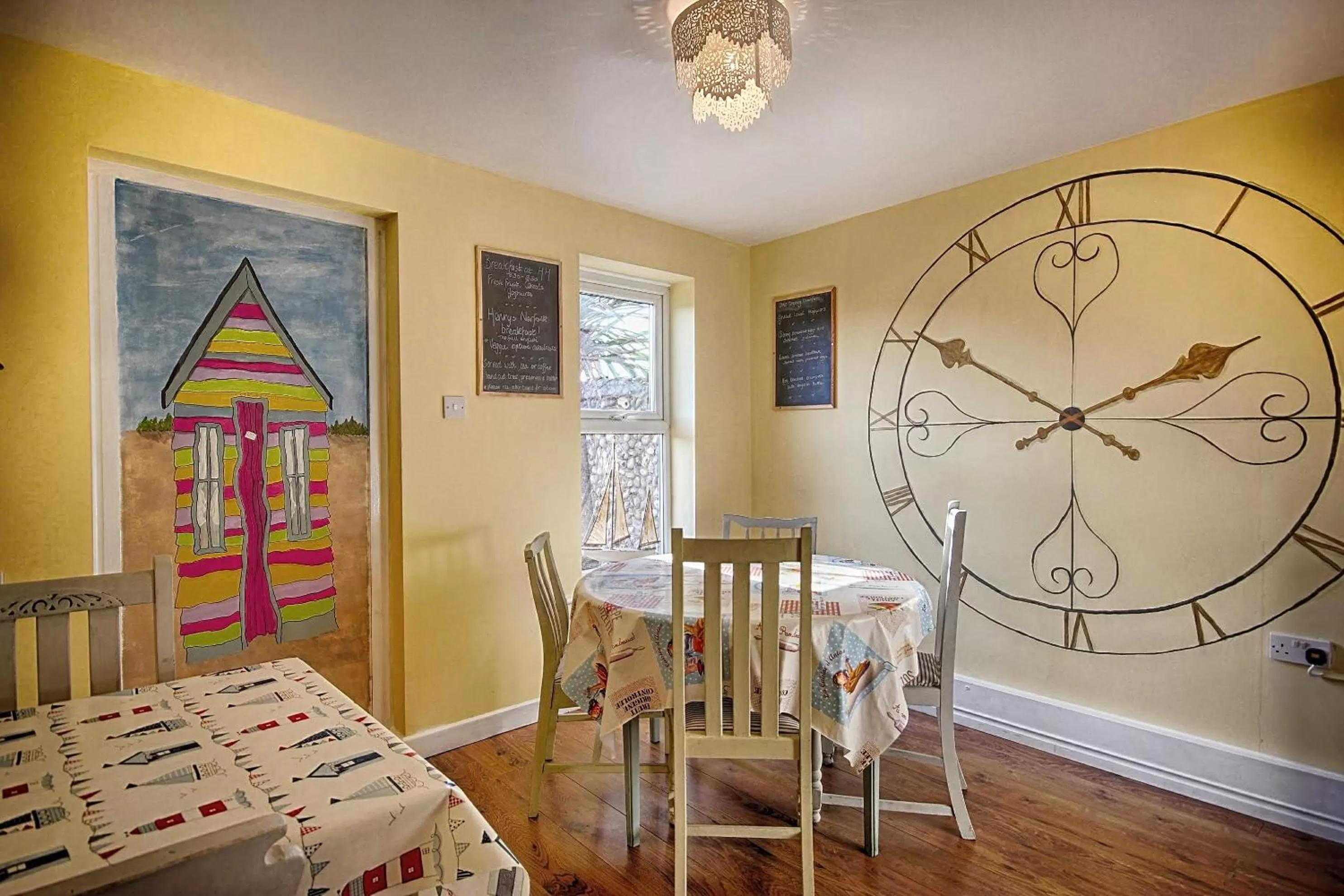 Restaurant/places to eat, Bed in Hooray Henrys