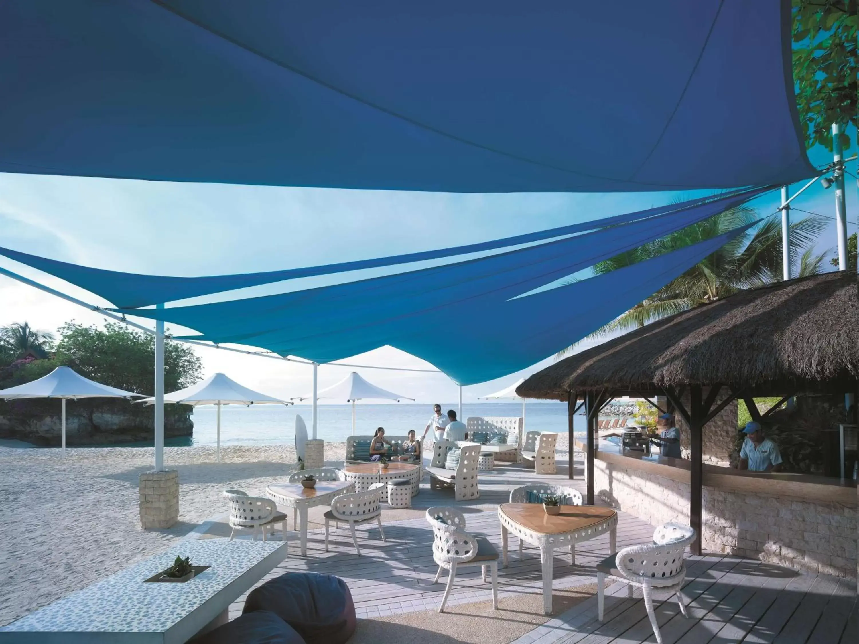 Lounge or bar in Shangri-La Mactan, Cebu Lounge or bar in Shangri-La Mactan, Cebu