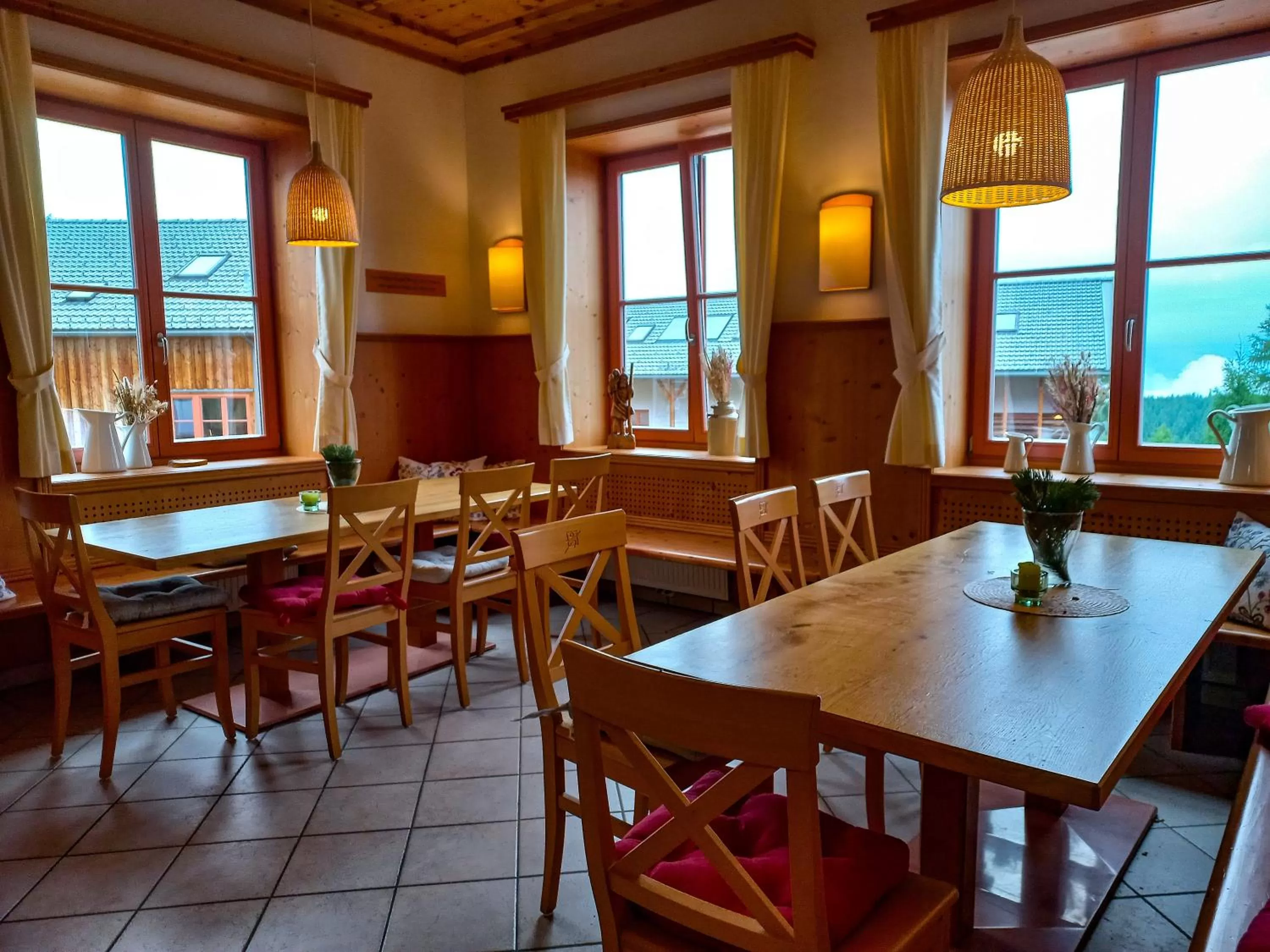 Restaurant/Places to Eat in JUFA Hotel Nockberge