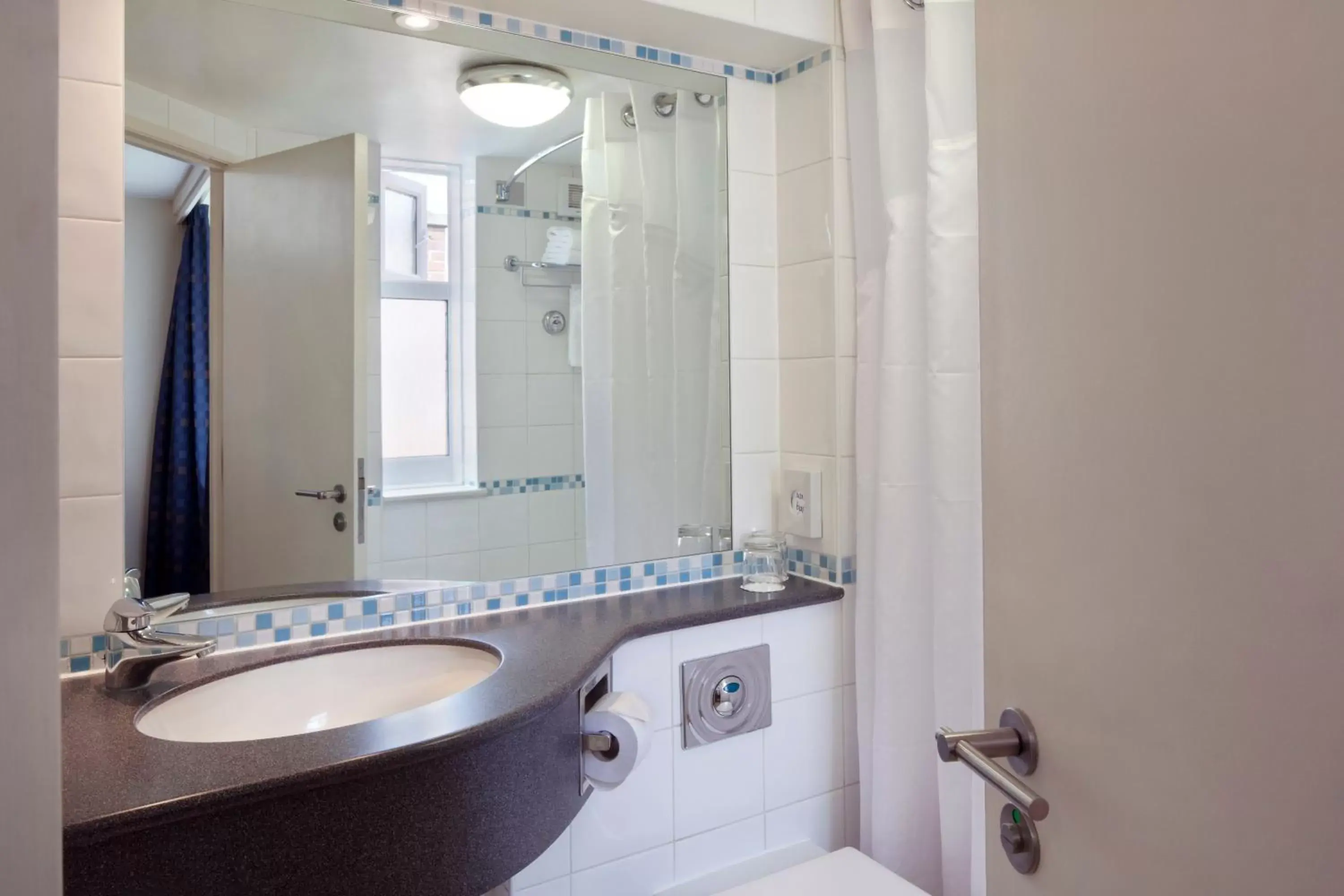 Bathroom in Holiday Inn Basingstoke, an IHG Hotel